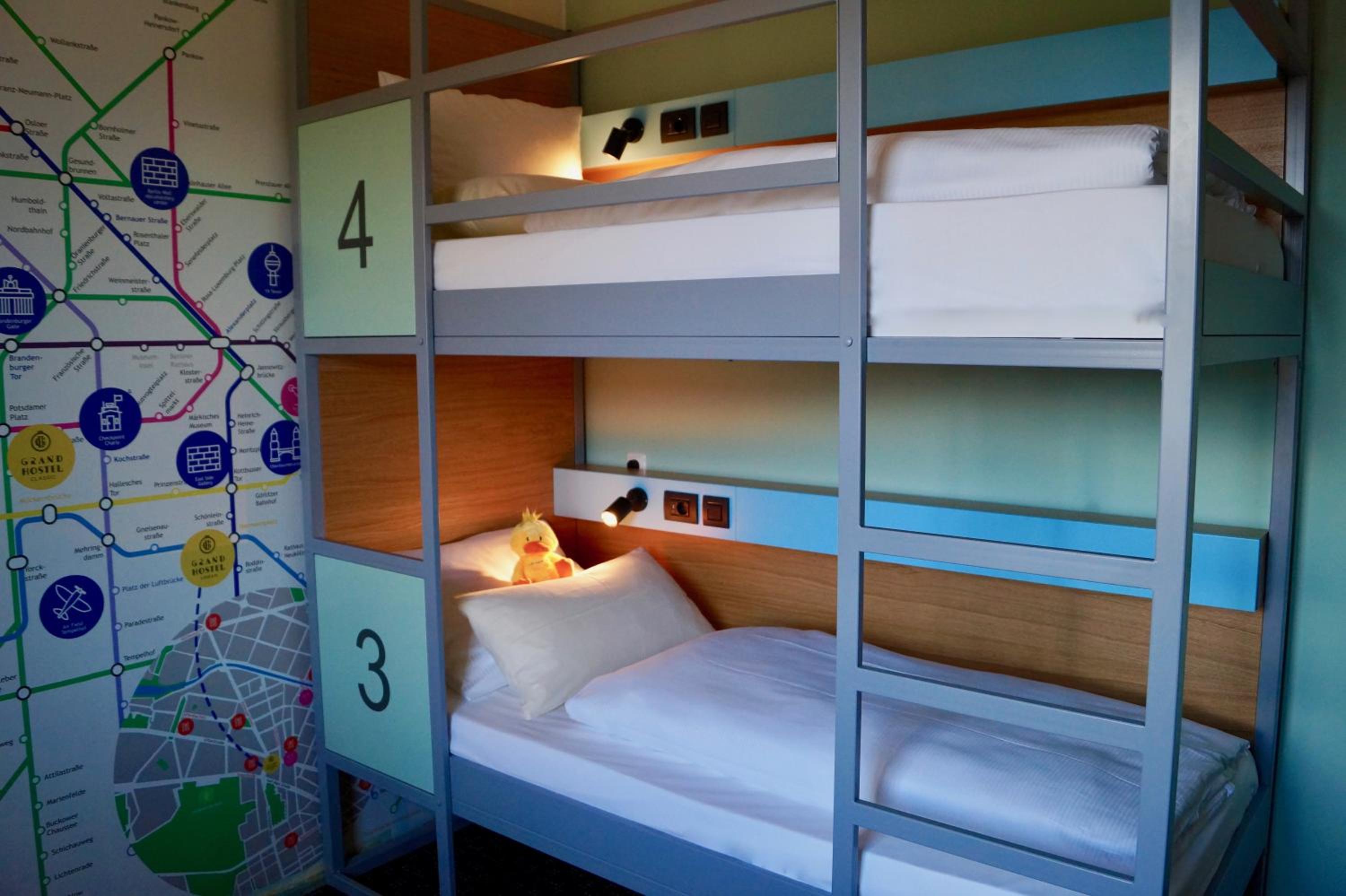 Quadruple Room with Private Bathroom photo 2