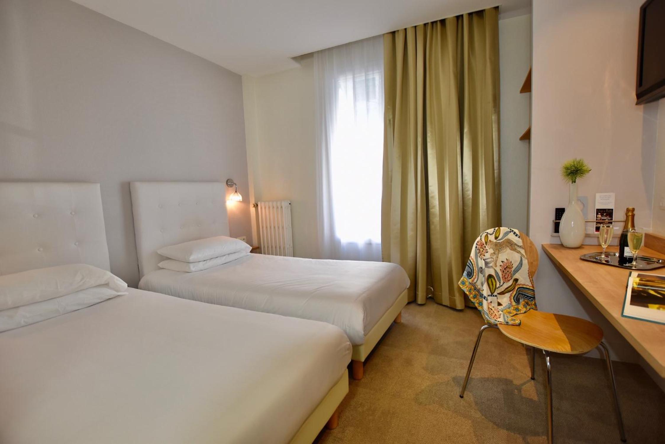 Twin Room - Photo 3