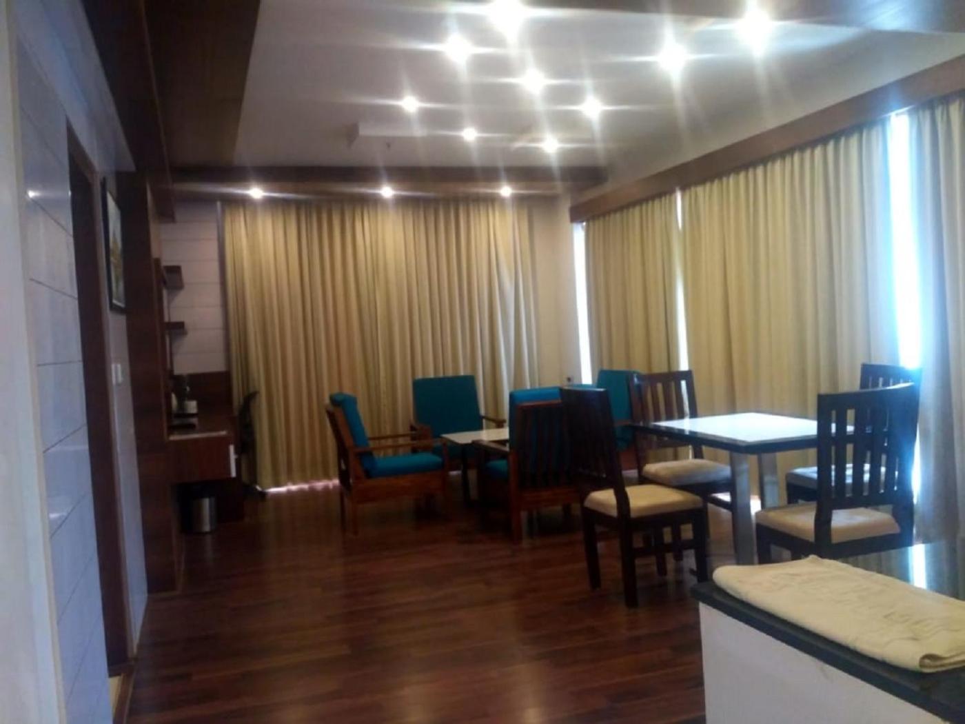 Suite - Photo 3