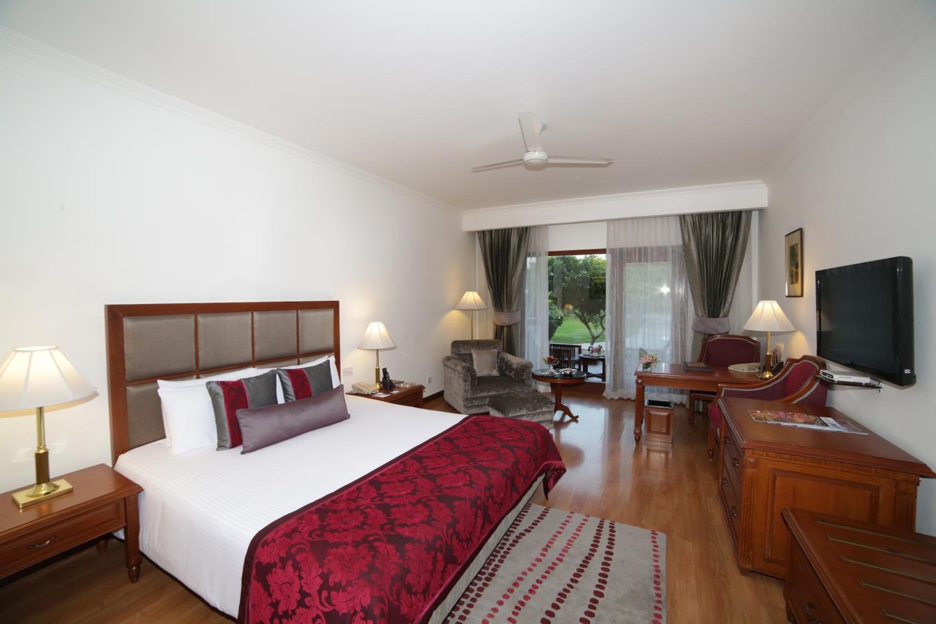 Palace Room with 10% on food and beverages | 15% off on spa and salon services - Photo 1