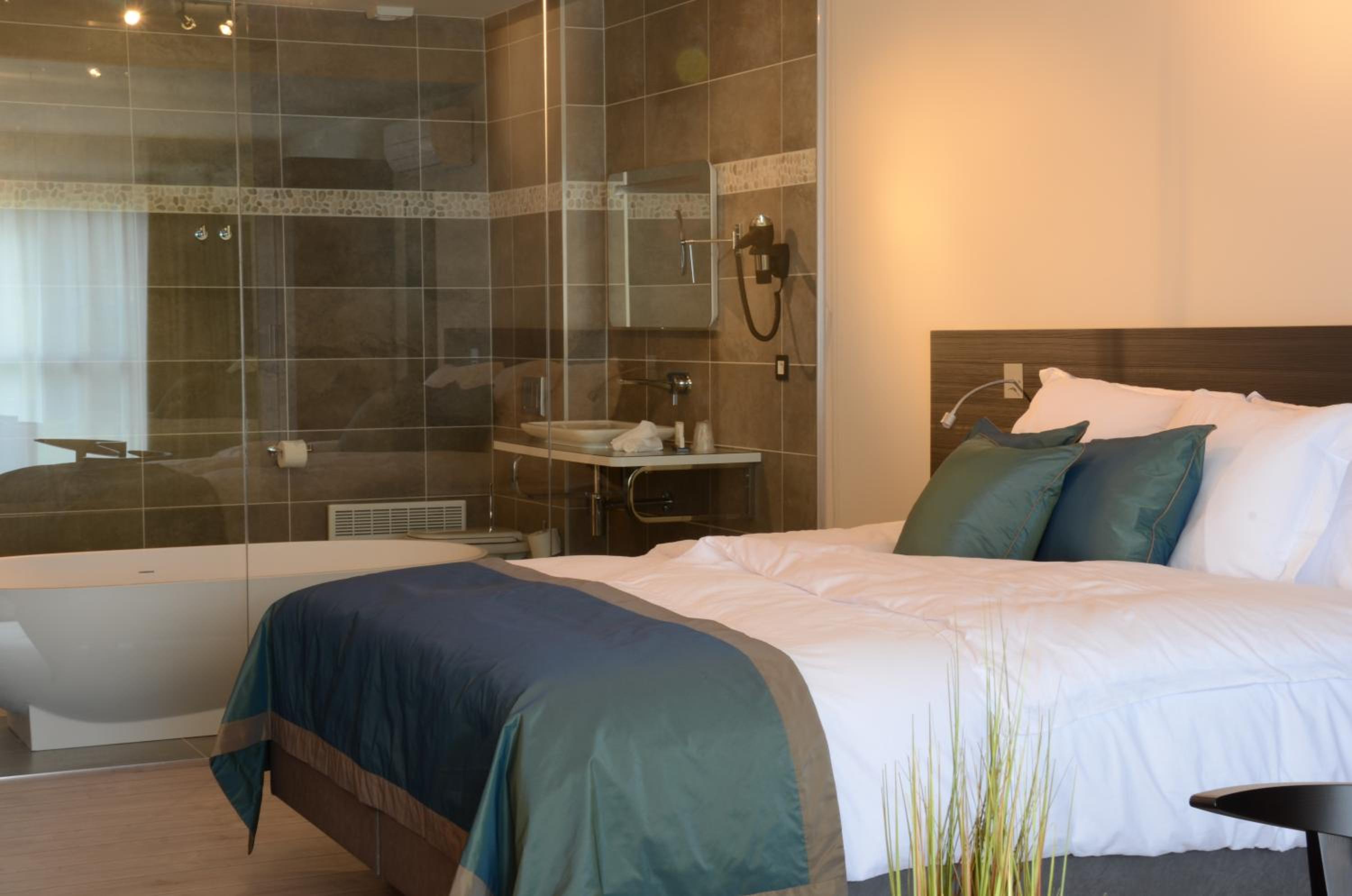 Superior King Room - Photo 7
