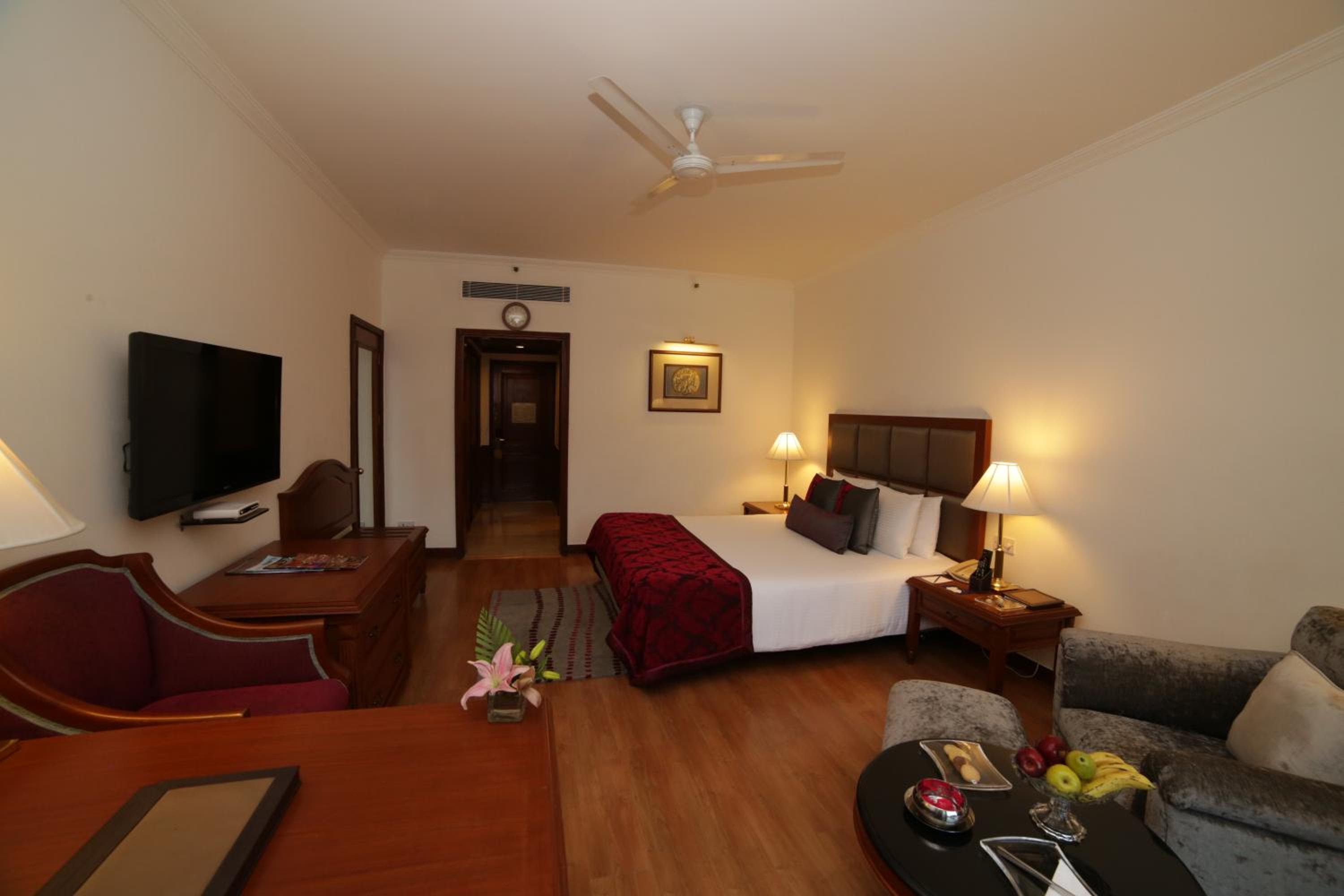 Executive Double Room with 10% on food and beverages | 15% off on spa and salon services photo 2