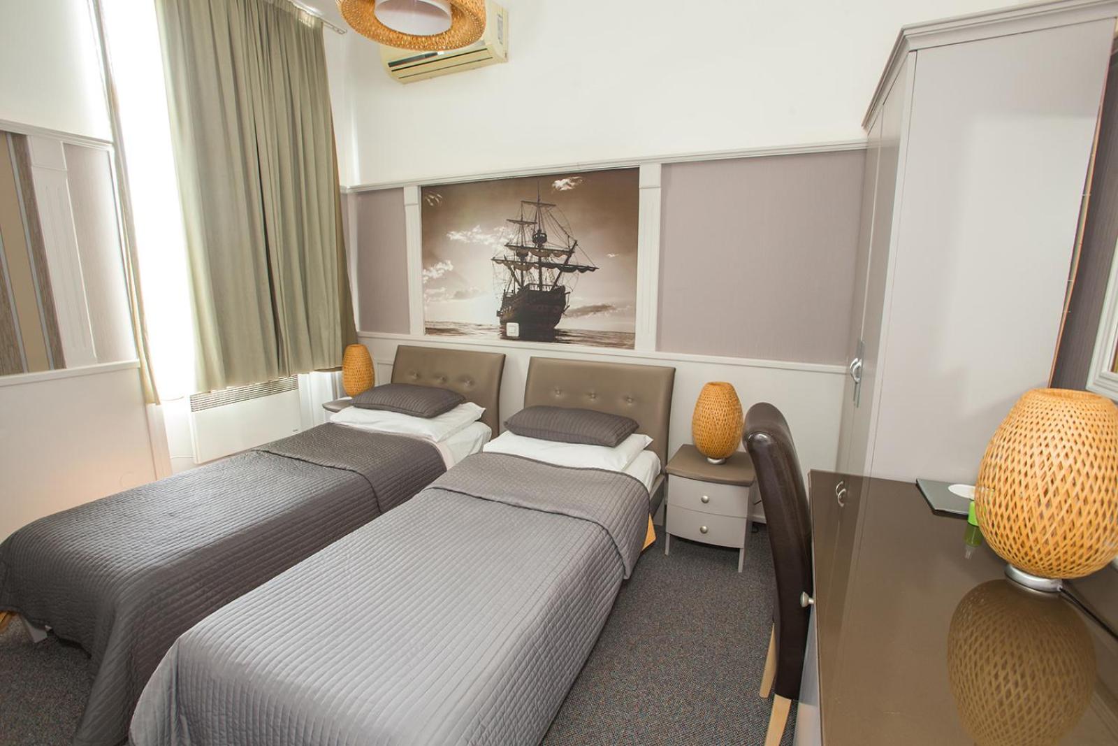 Double or Twin Room - Photo 5
