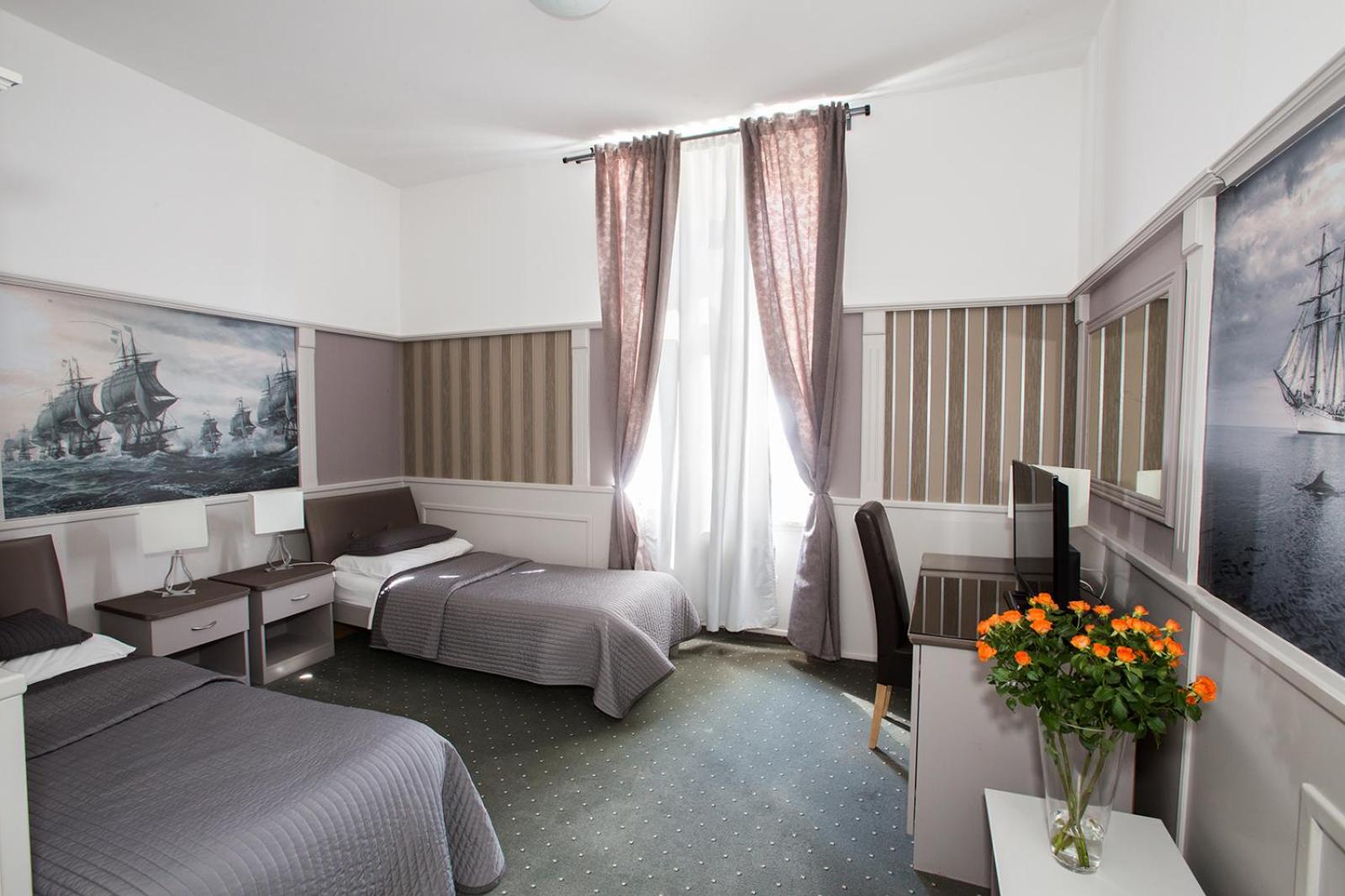 Double or Twin Room - Photo 4