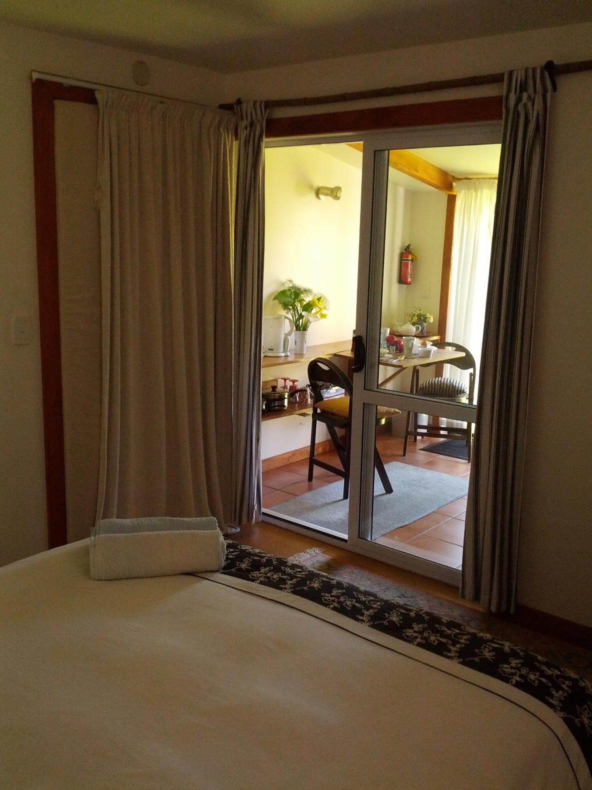 Queen Room with Private Bathroom photo 1