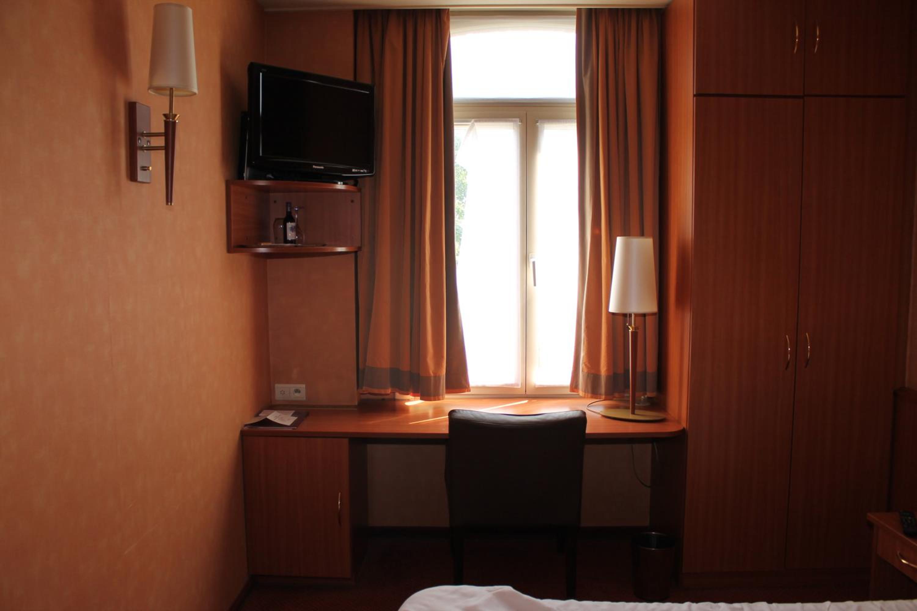 Standard Double Room - Photo 2