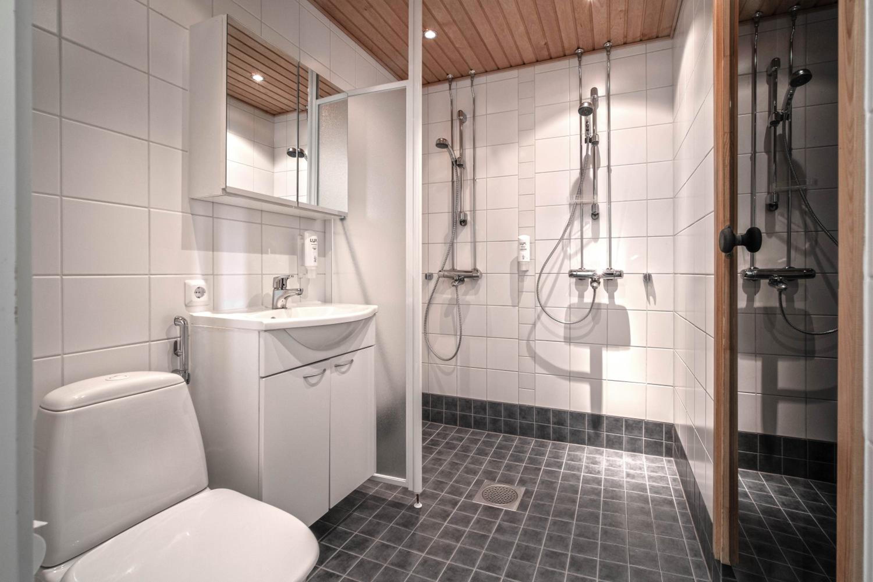 Three-Bedroom Apartment - Photo 9