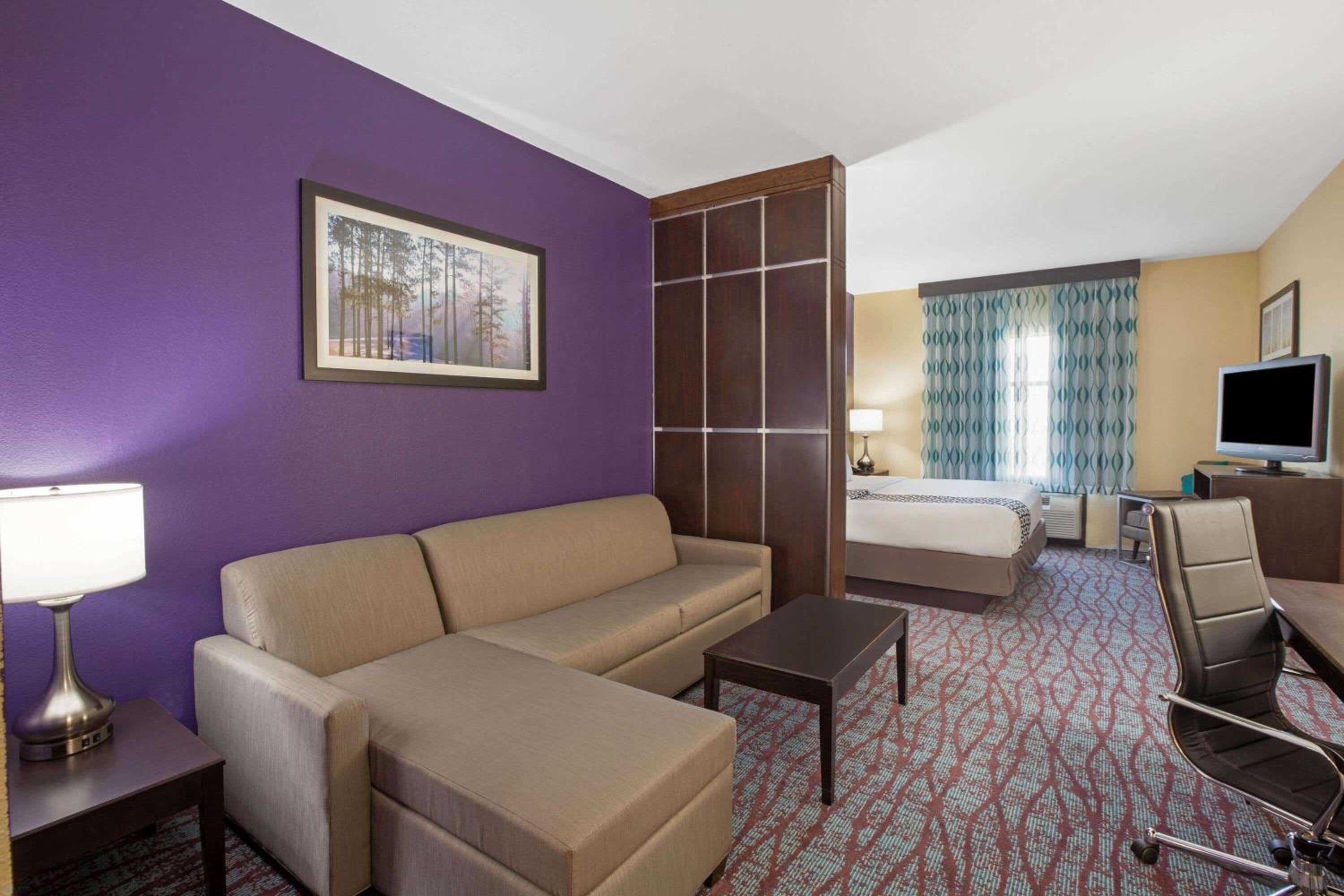 Deluxe King Studio Suite - Non-Smoking - Photo 3