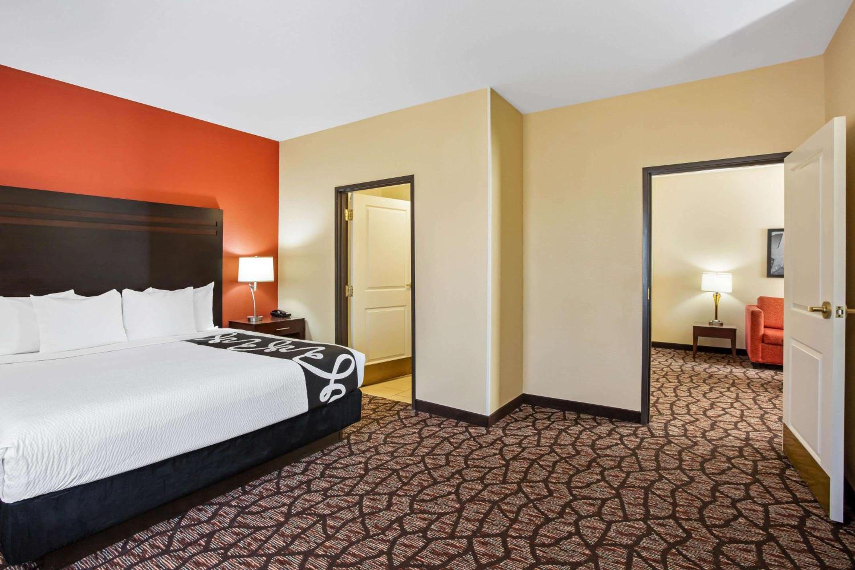 King Suite with Golf View - Non-Smoking photo 2