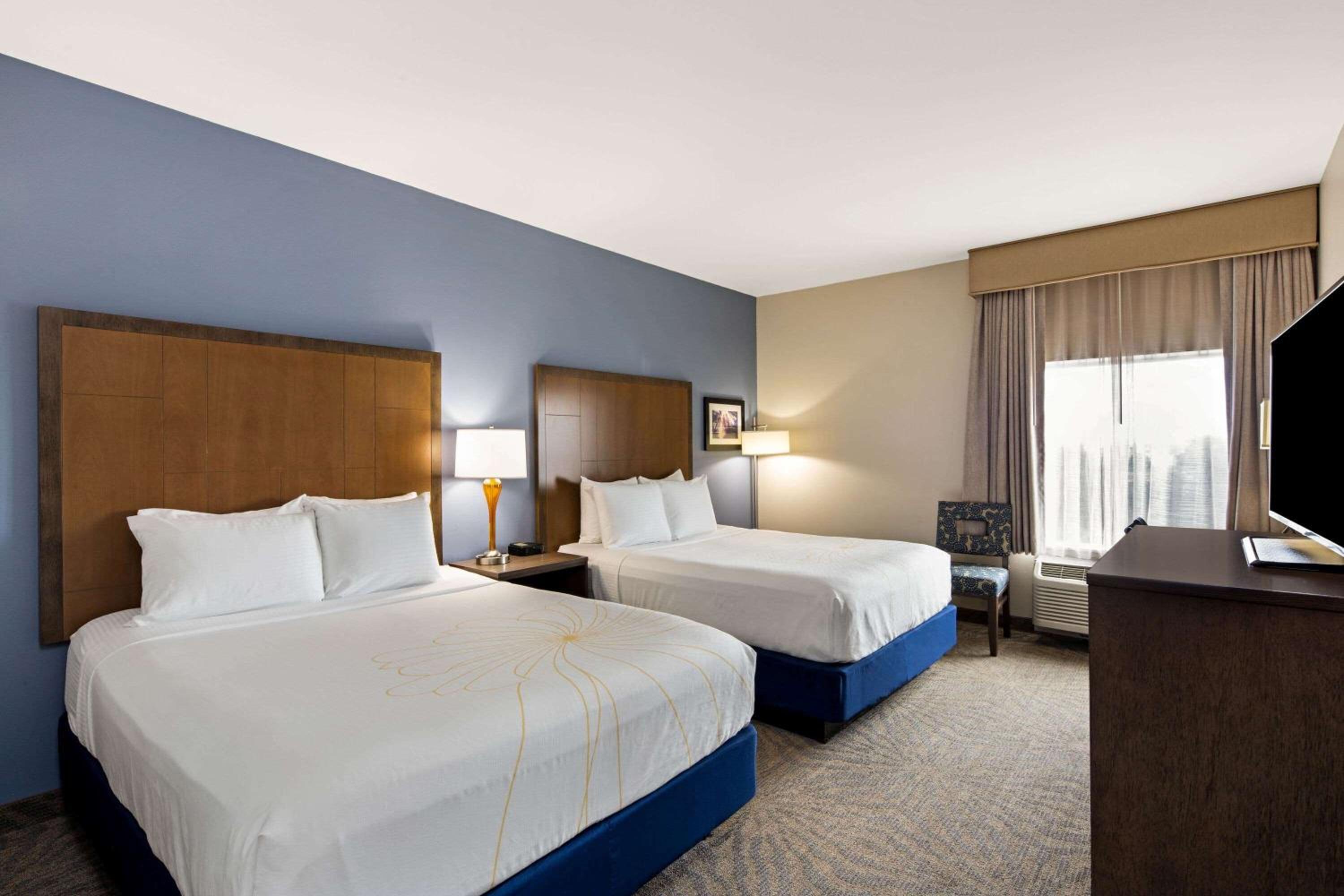 Queen Room with Two Queen Beds photo 1