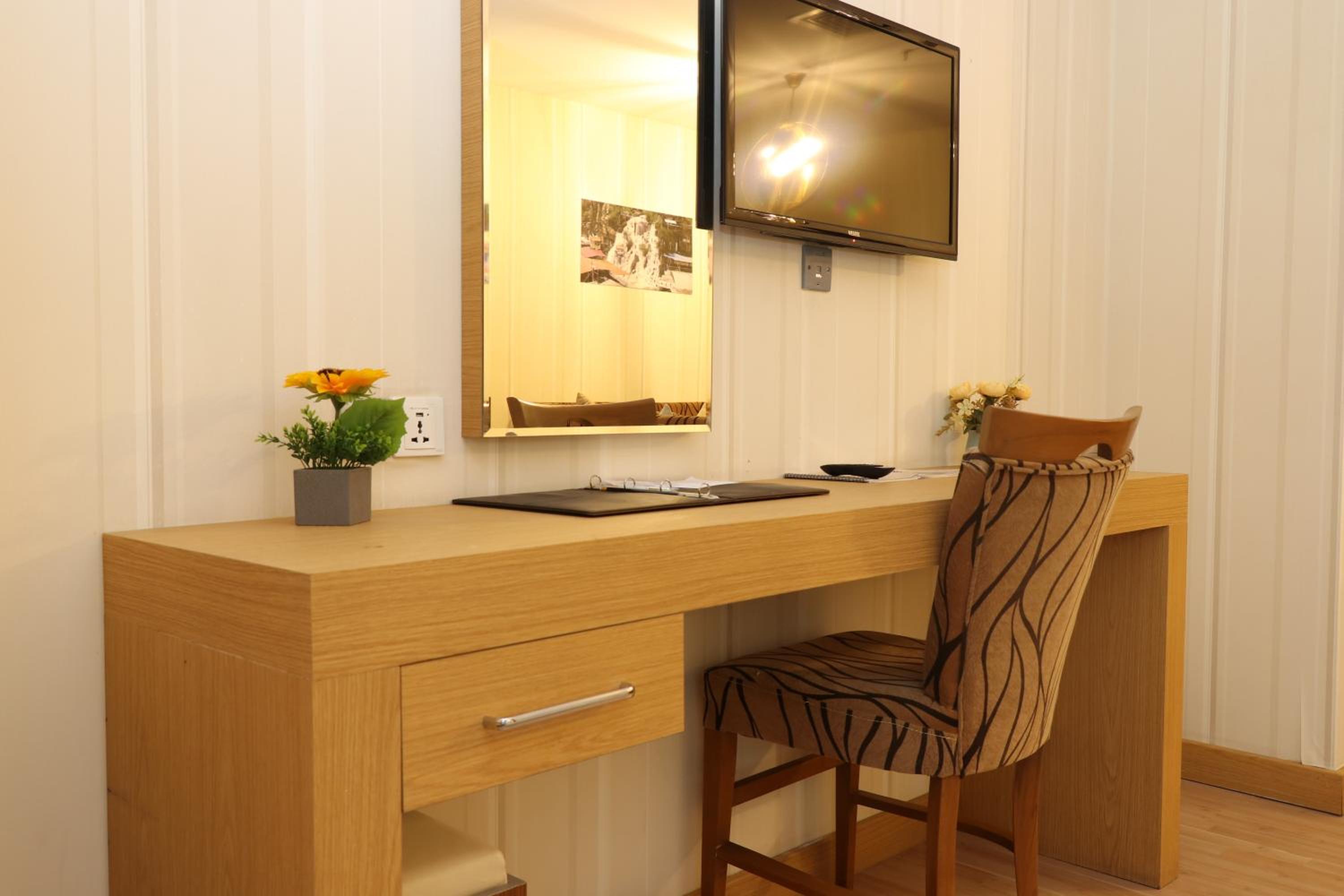 Standard King Room - Photo 2