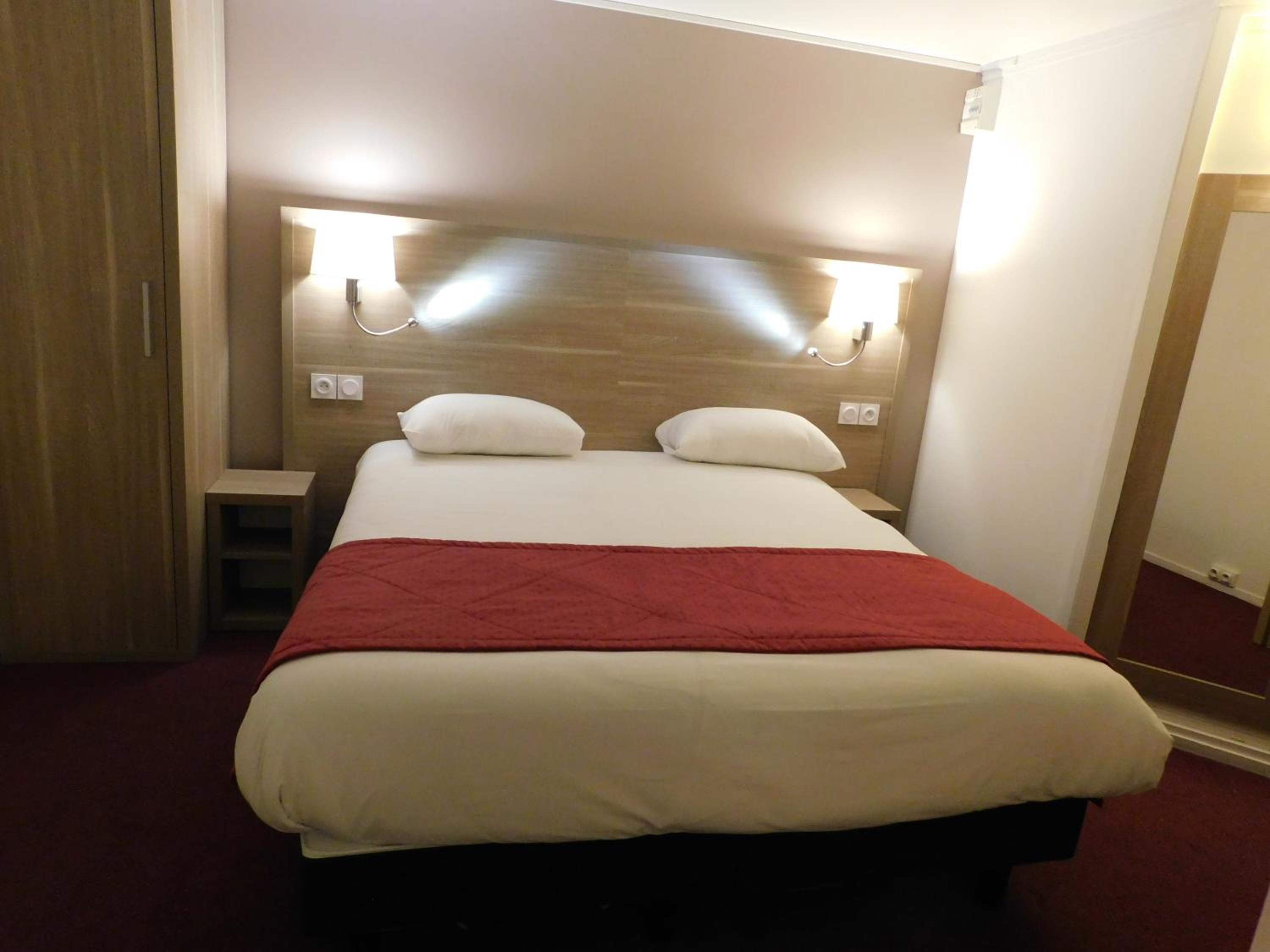 Standard Double Room - Photo 2