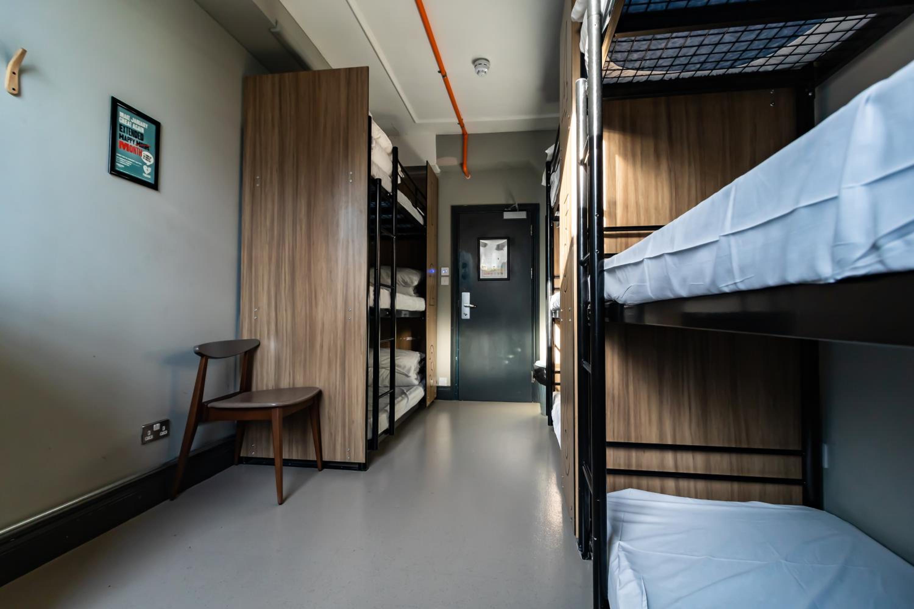 Private 9-Bed Dormitory Room photo 3