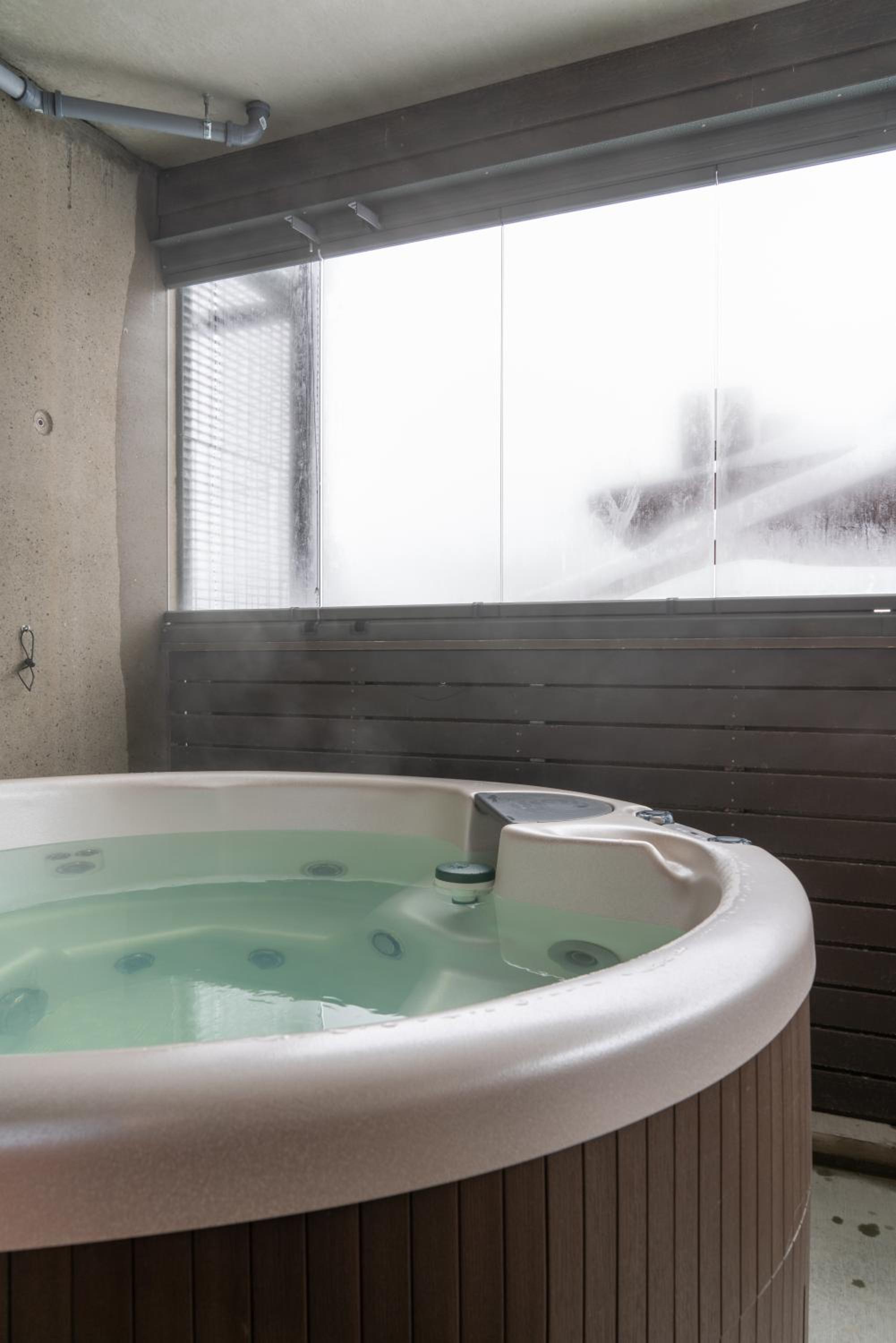 Deluxe Apartment jacuzzi - Photo 11