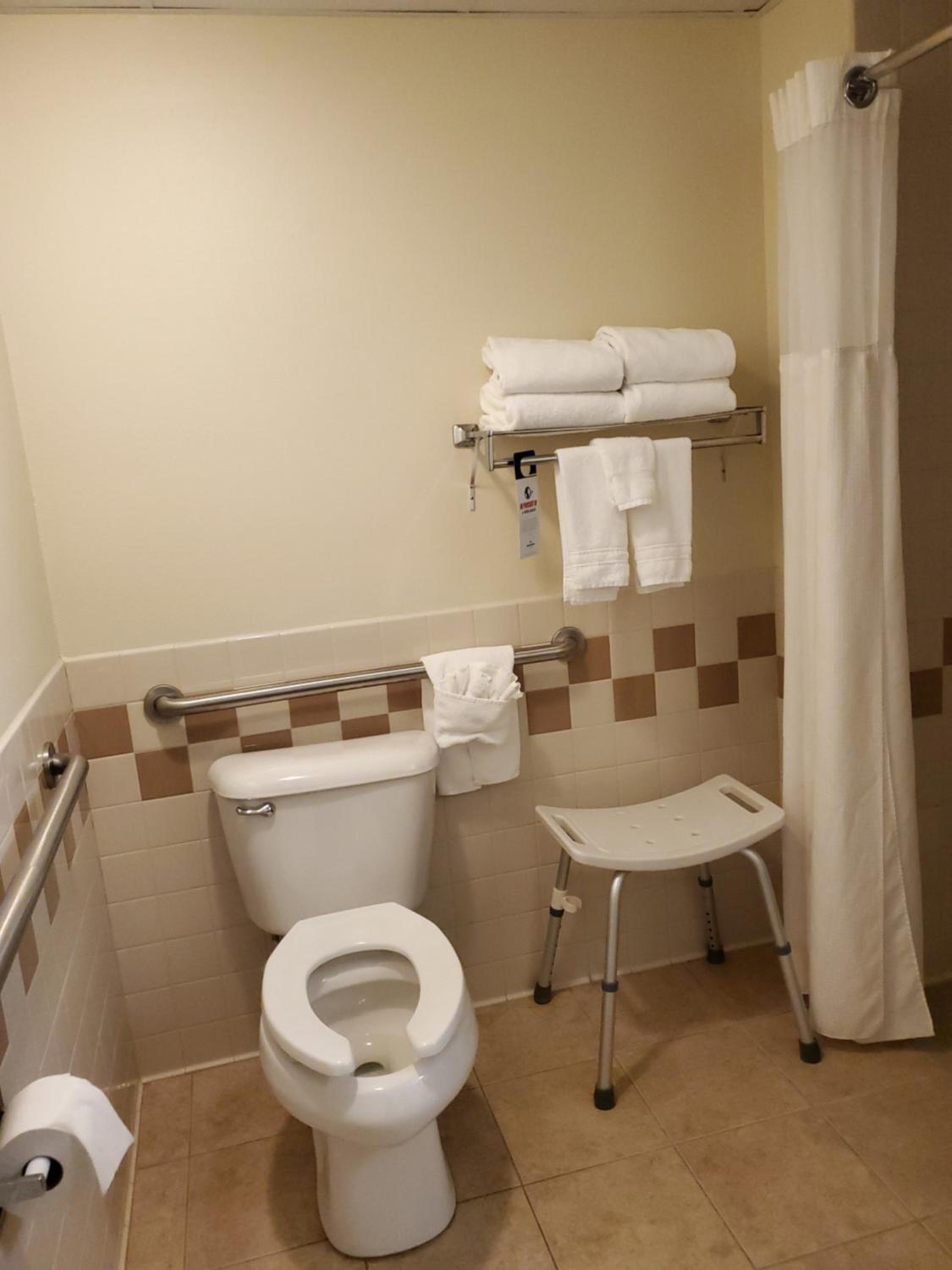 Deluxe Queen Room - Mobility Access/Non-Smoking photo 3