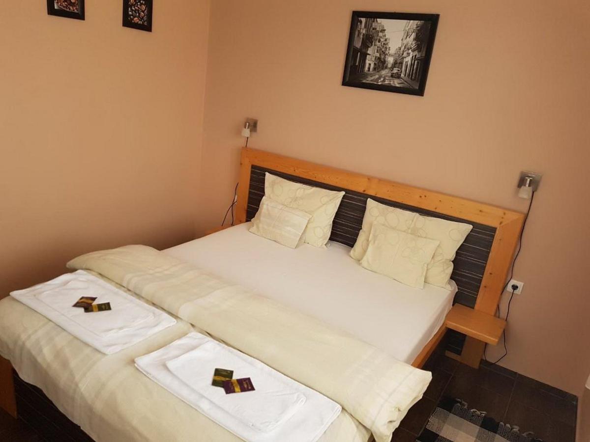 Deluxe Double Room with Shower photo 3