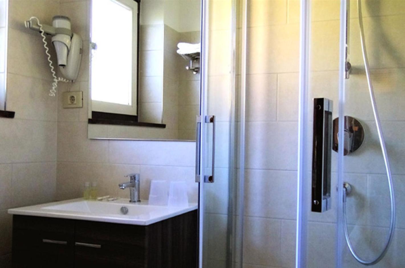 Standard Double or Twin Room photo 2