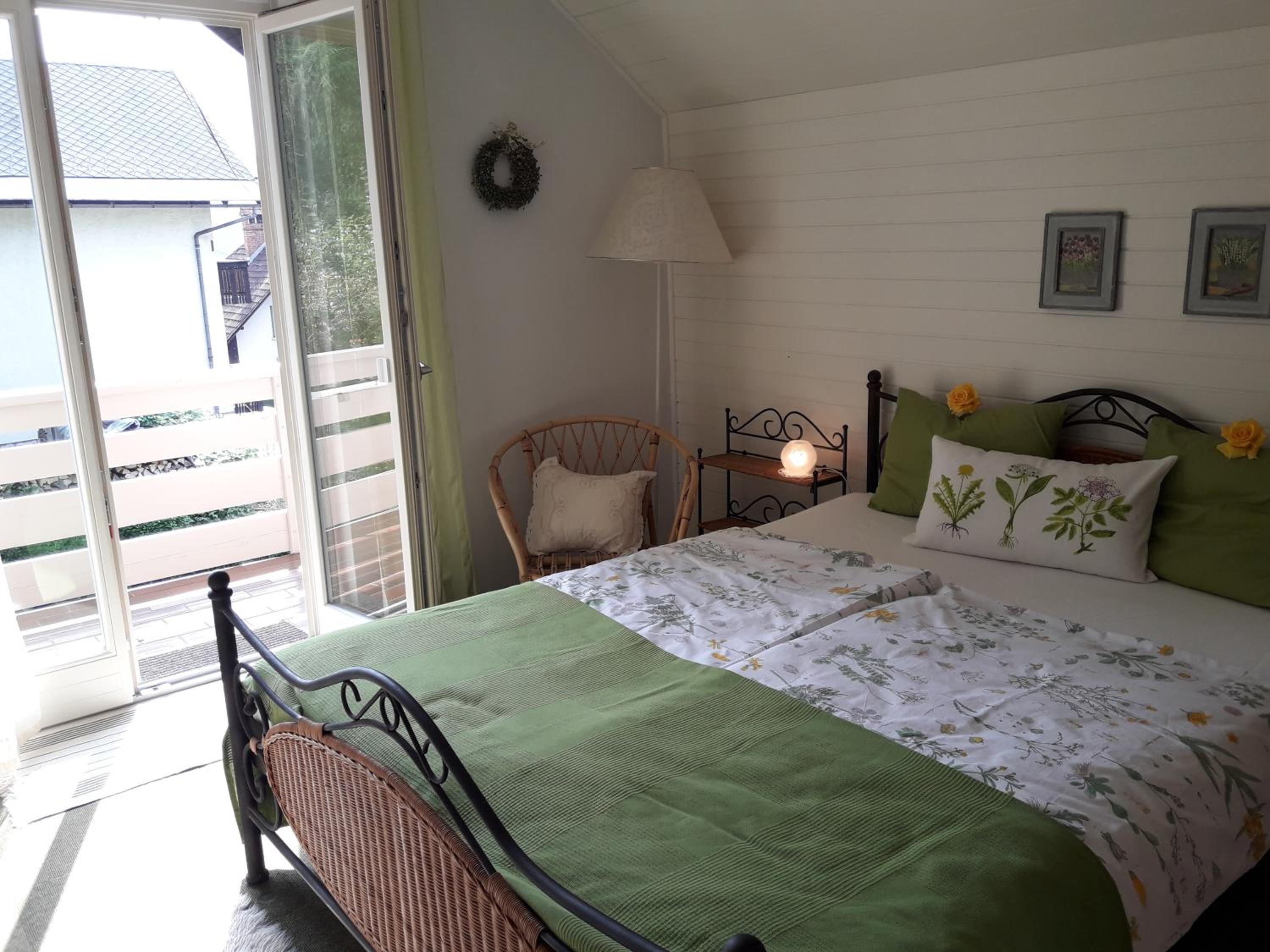 Three-Bedroom Apartment with Balcony and Mountain View - Photo 20