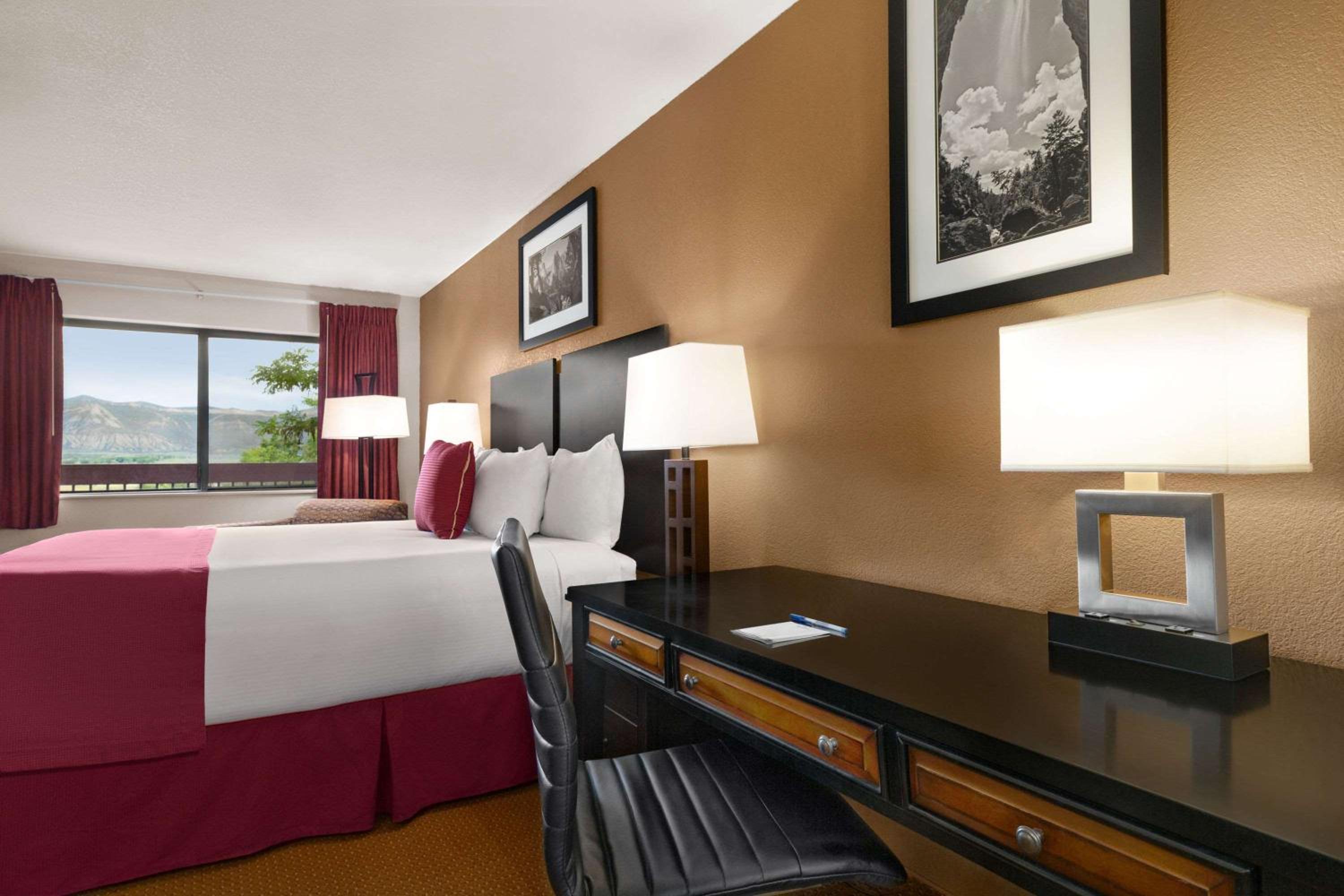 King Suite - Photo 3