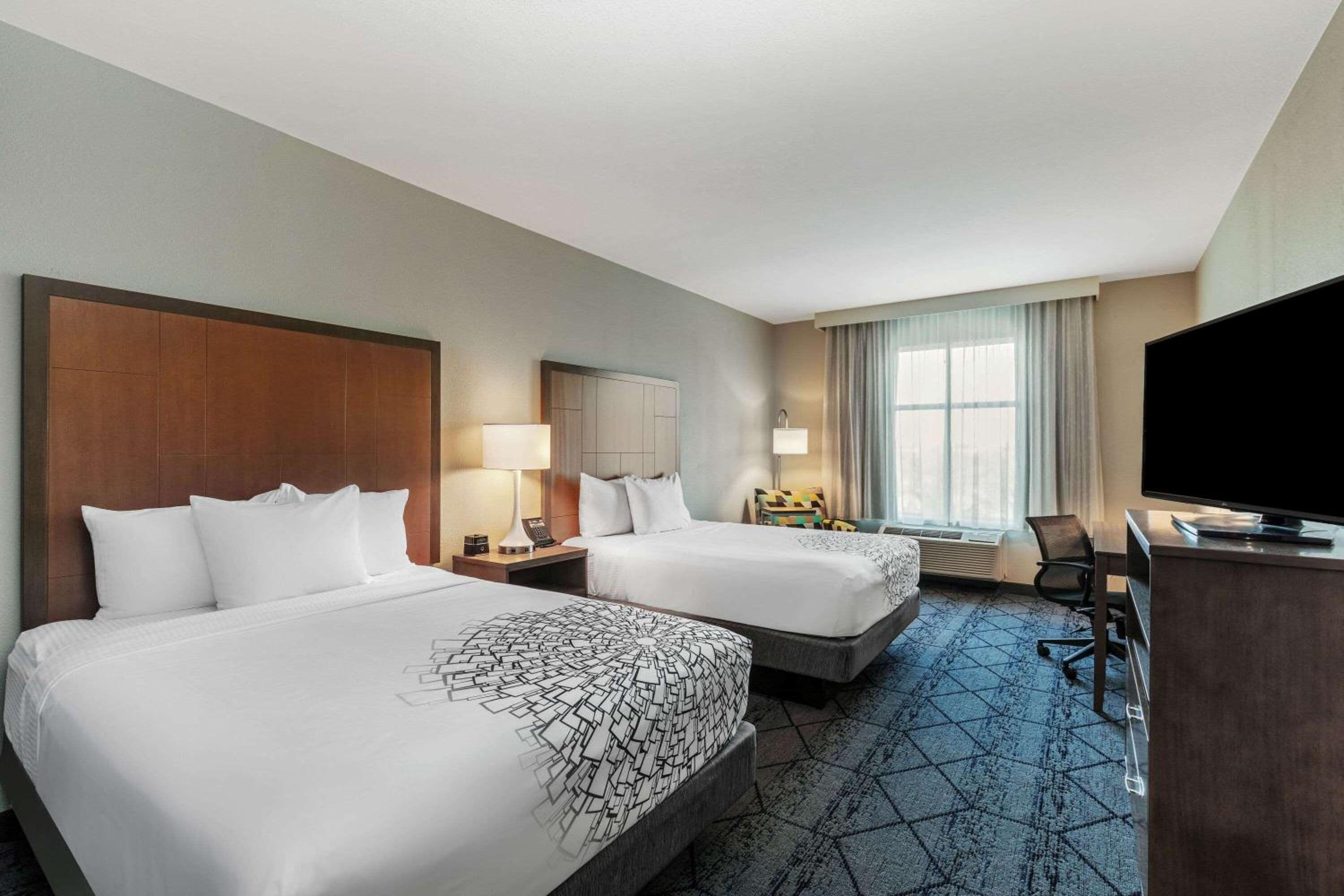 Queen Room with Two Queen Beds and City View - Non-Smoking - Photo 1