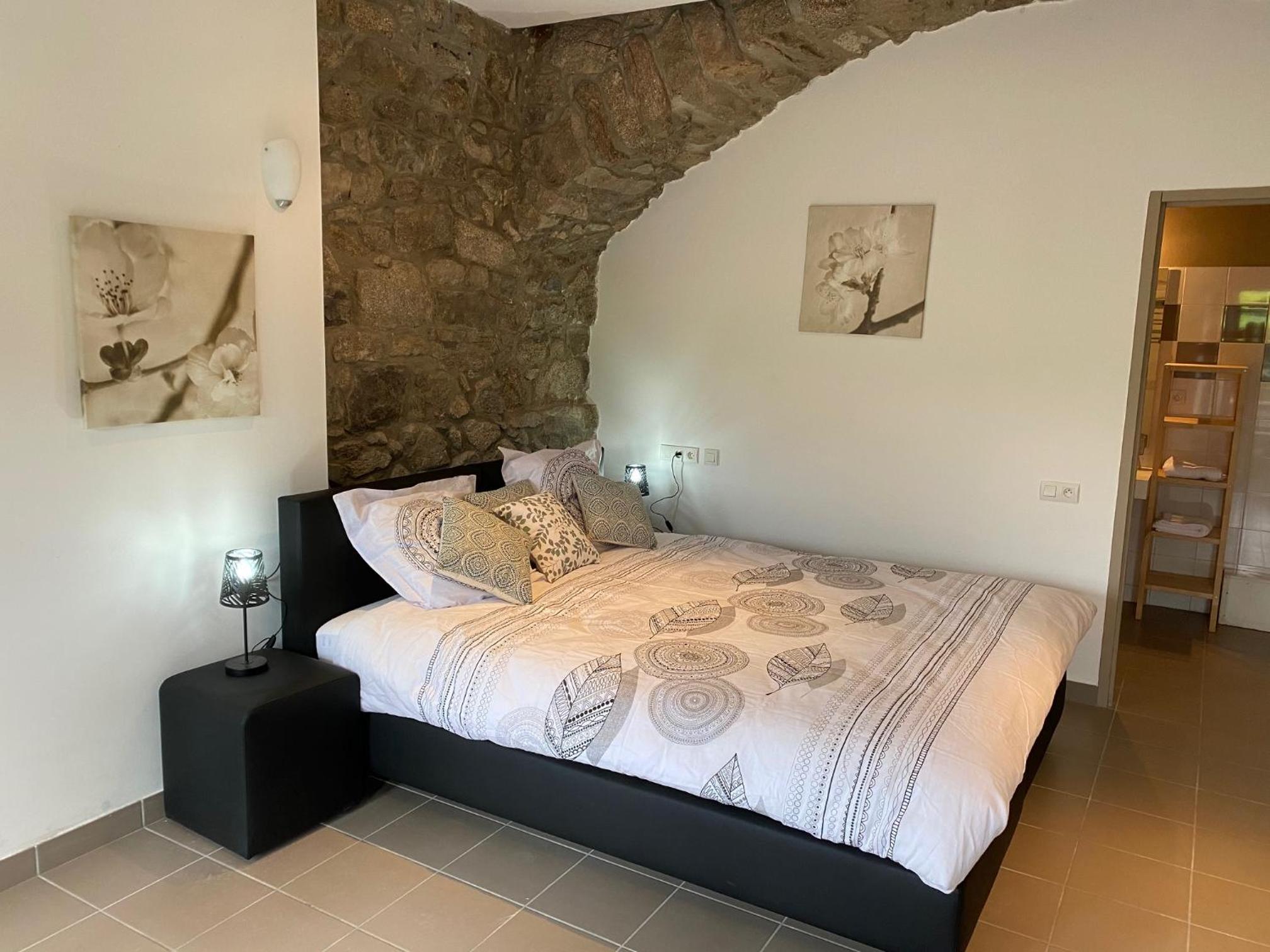 Double Room with Garden View - Photo 3