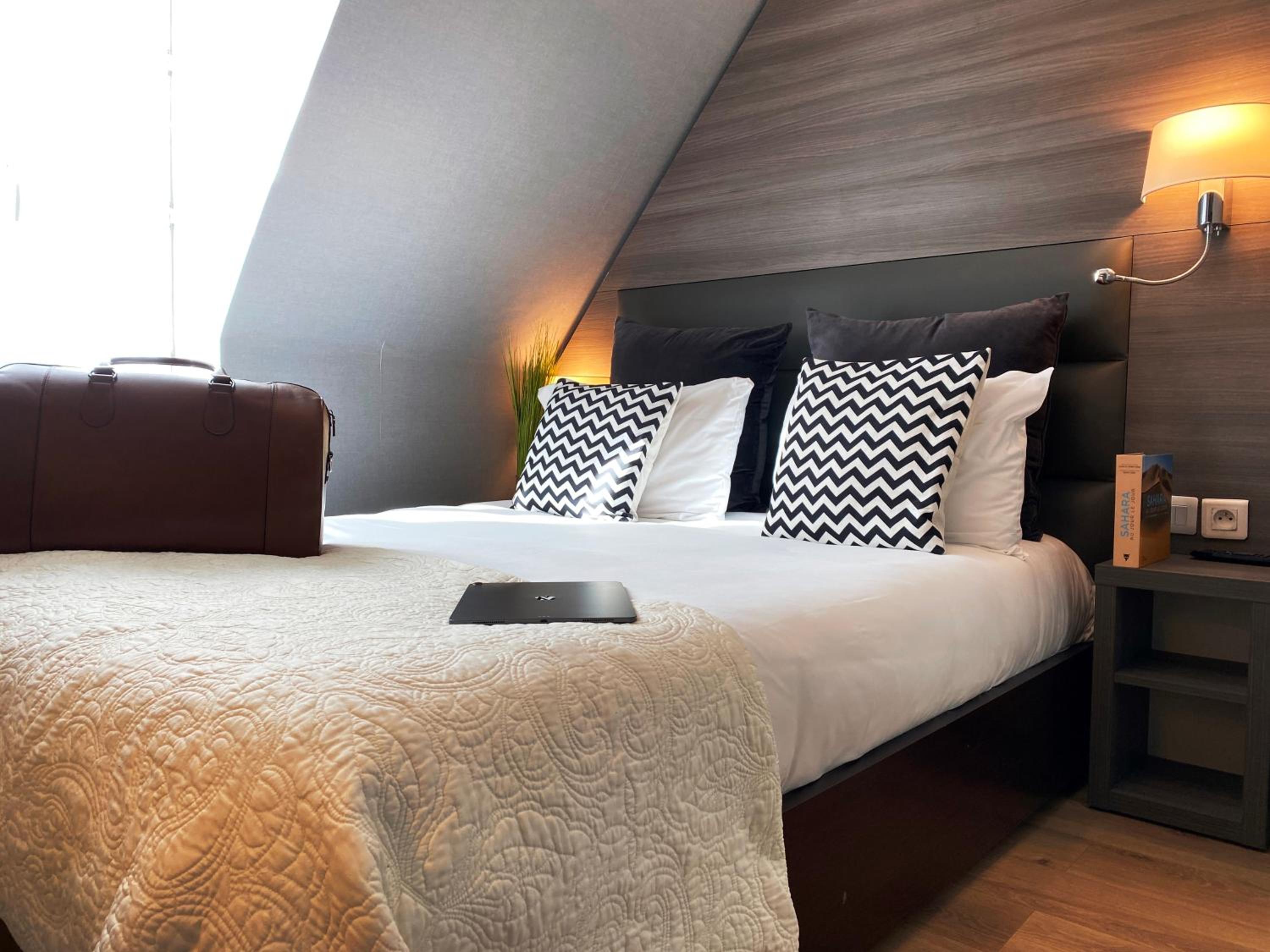 Double Room thumbnail 6