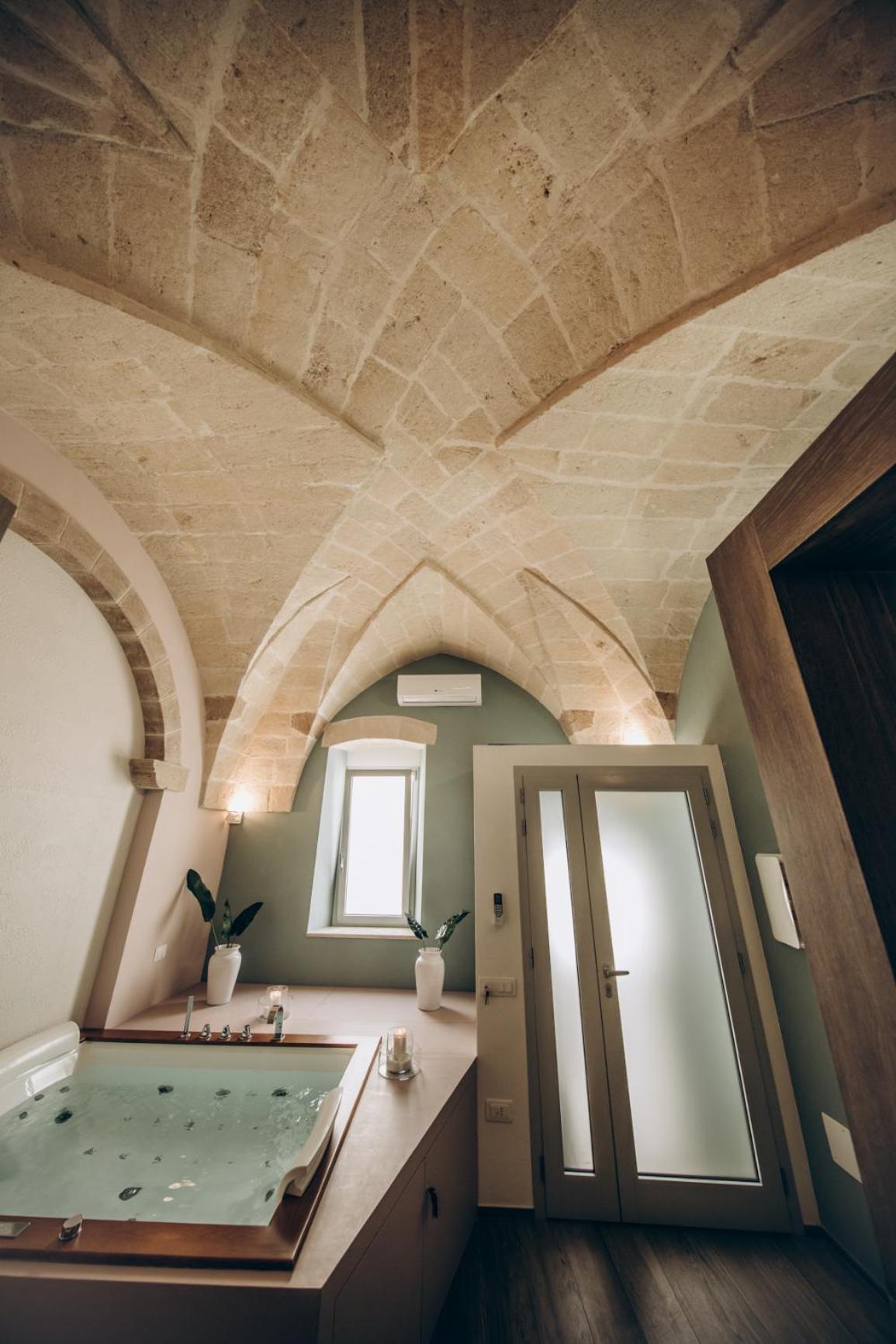 King Room with Spa Bath - Photo 5