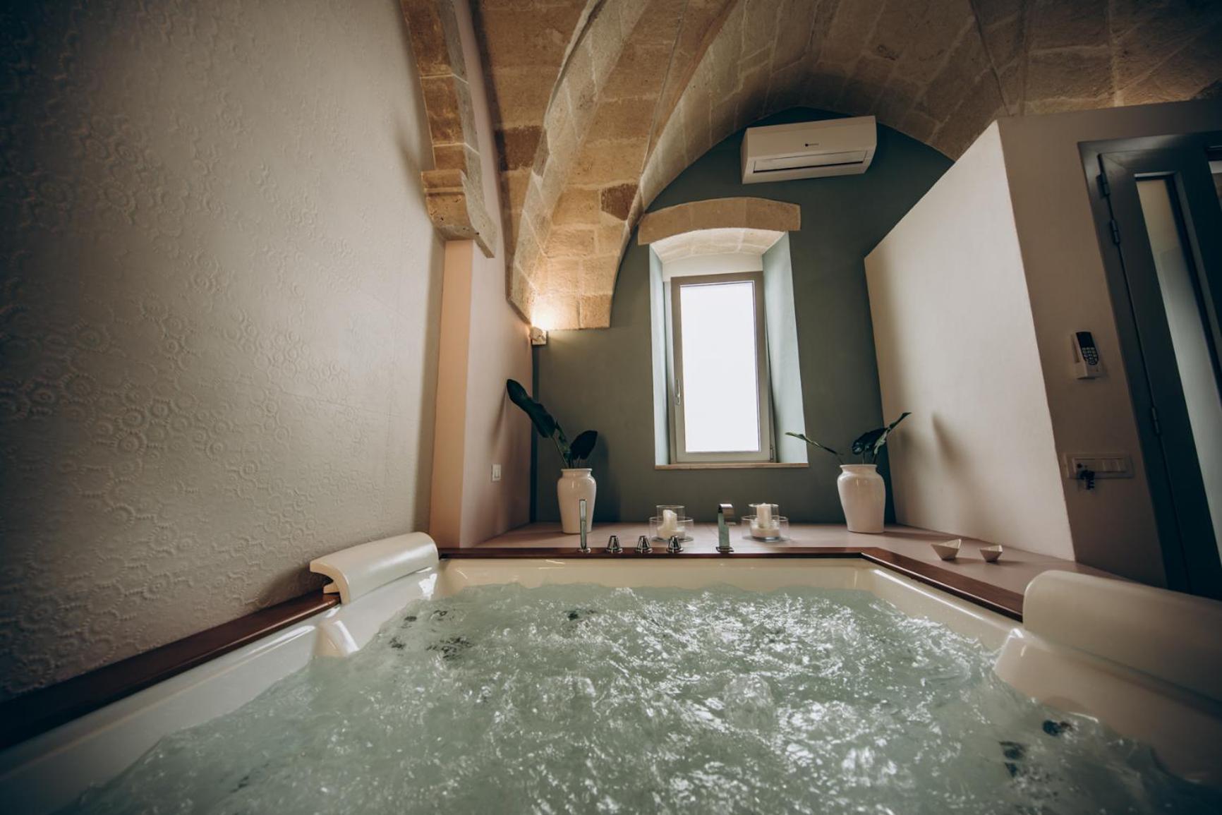 King Room with Spa Bath - Photo 26