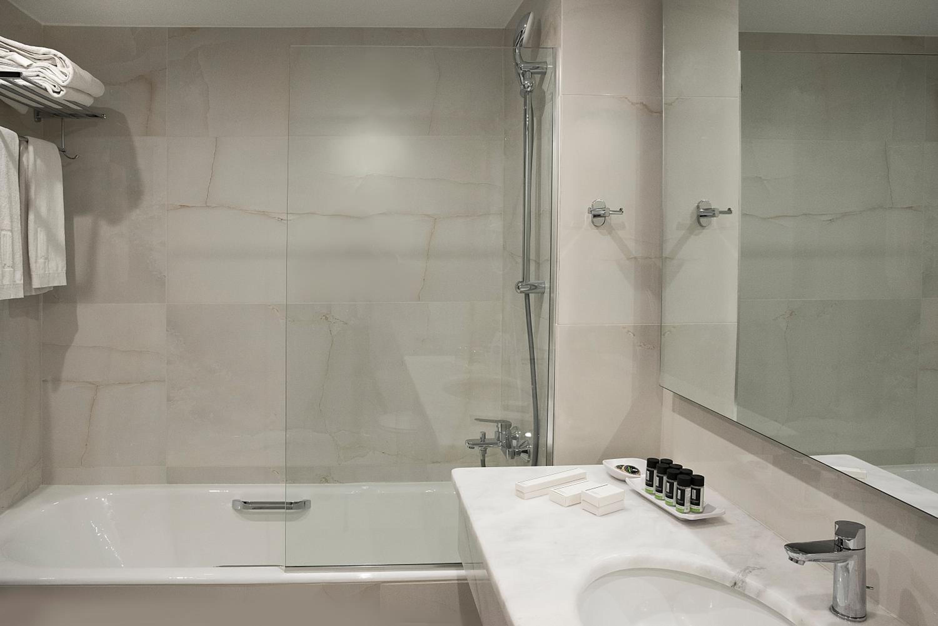 Panoramic Classic Triple Room - Photo 4