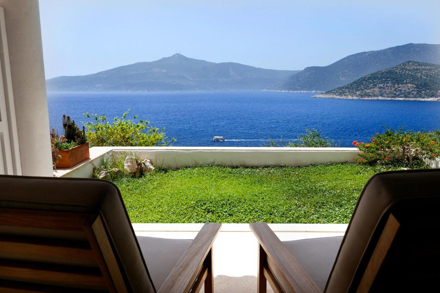 Deluxe Double Room with Balcony and Sea View photo 3