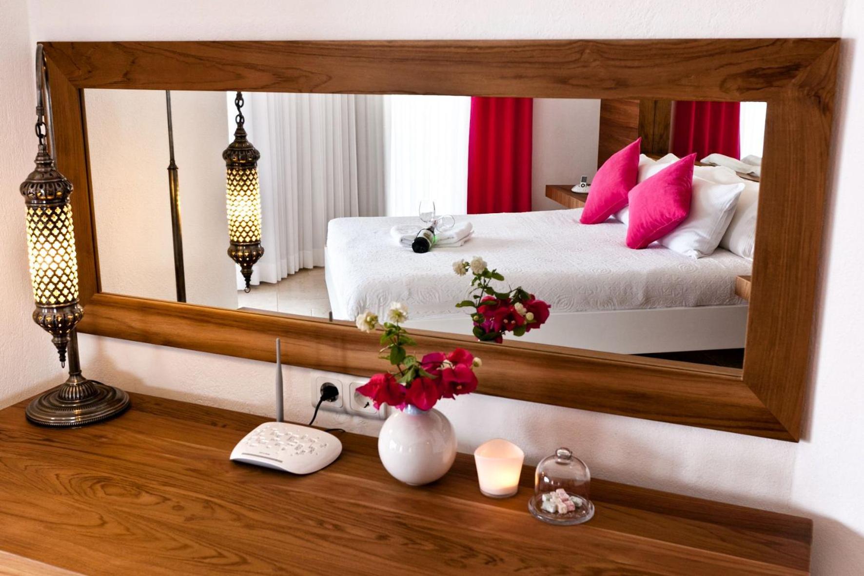 Double Room with Balcony and Sea View photo 3