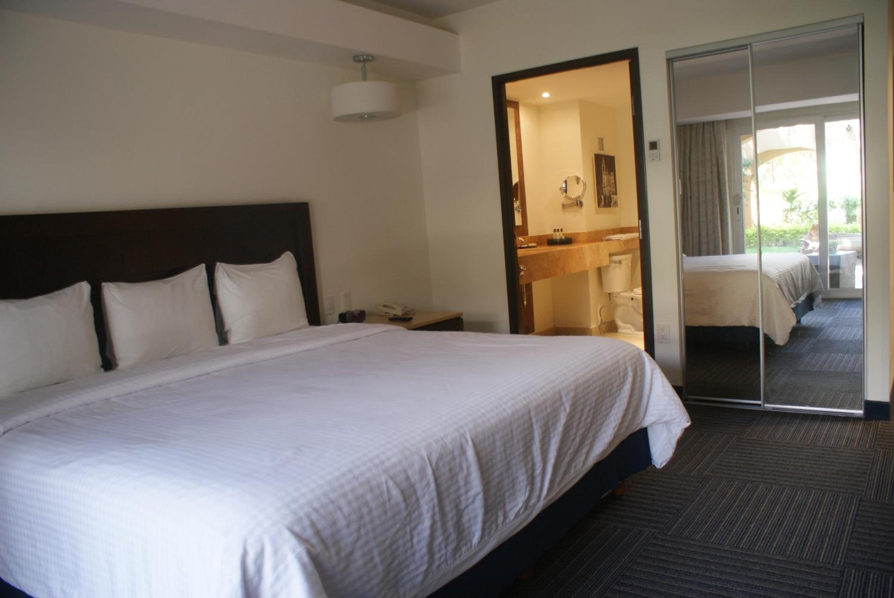 Executive King Room - Photo 5