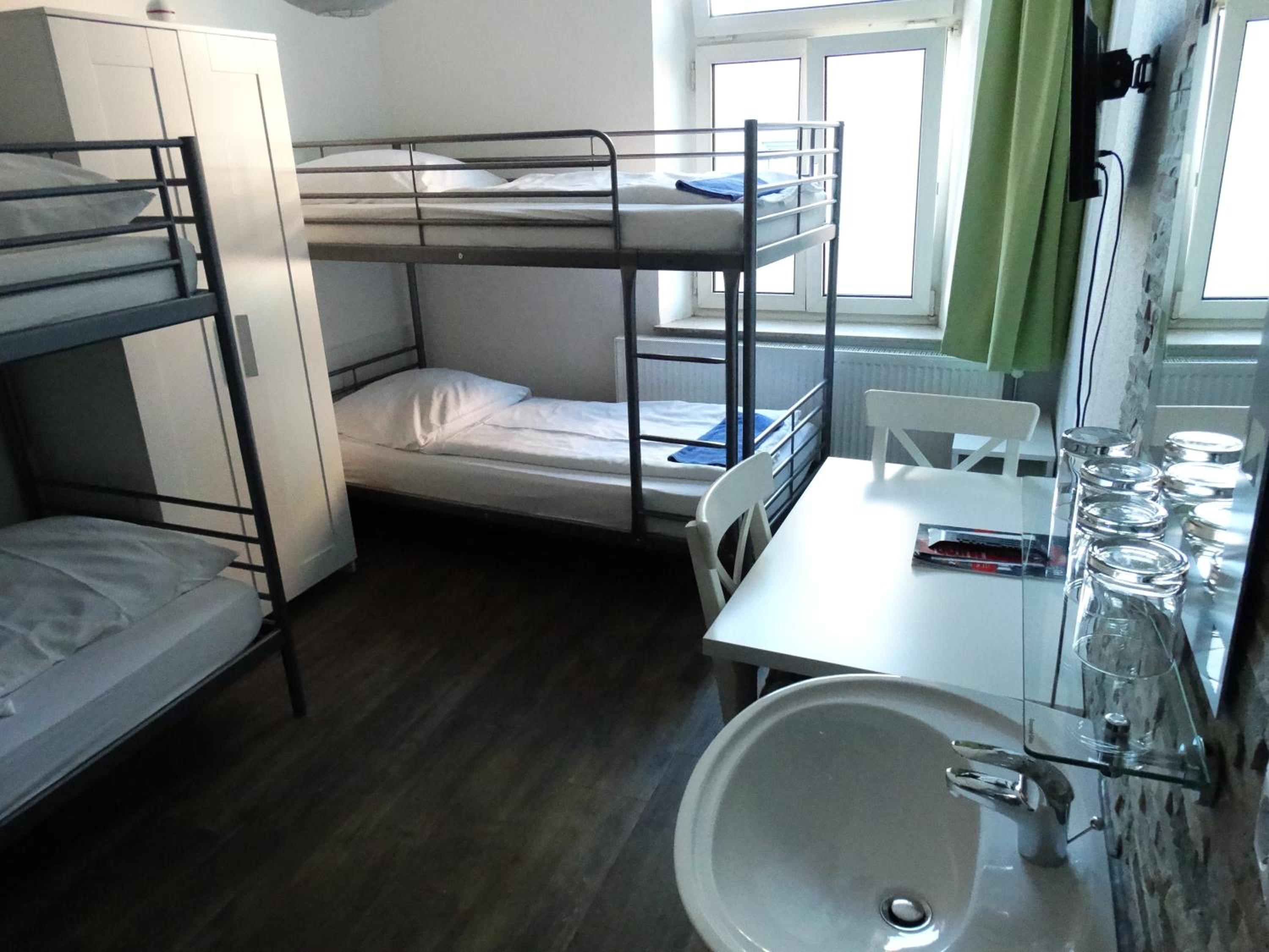 Economy Quadruple Room with Shared Bathroom photo 2