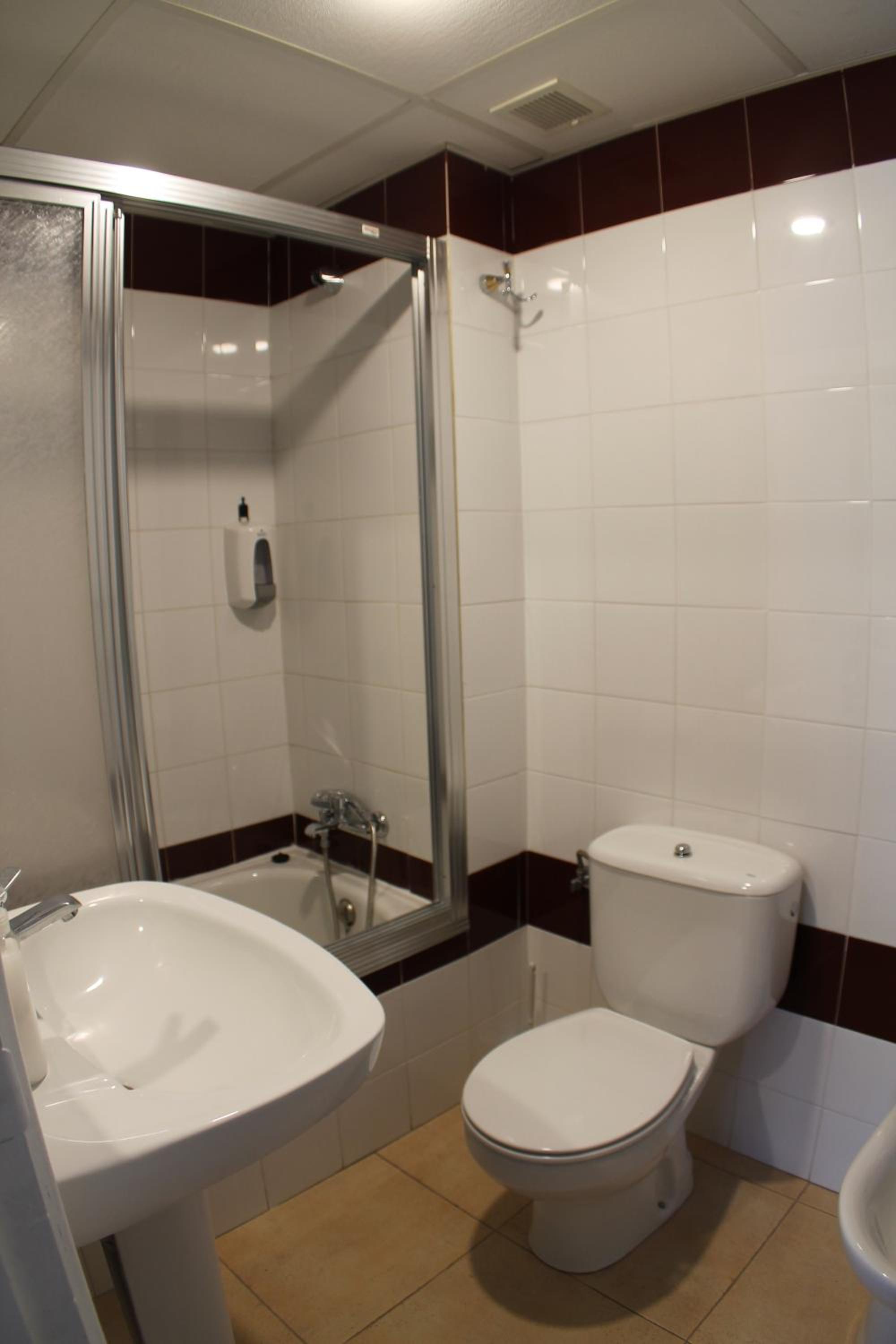 Double Room - Photo 2