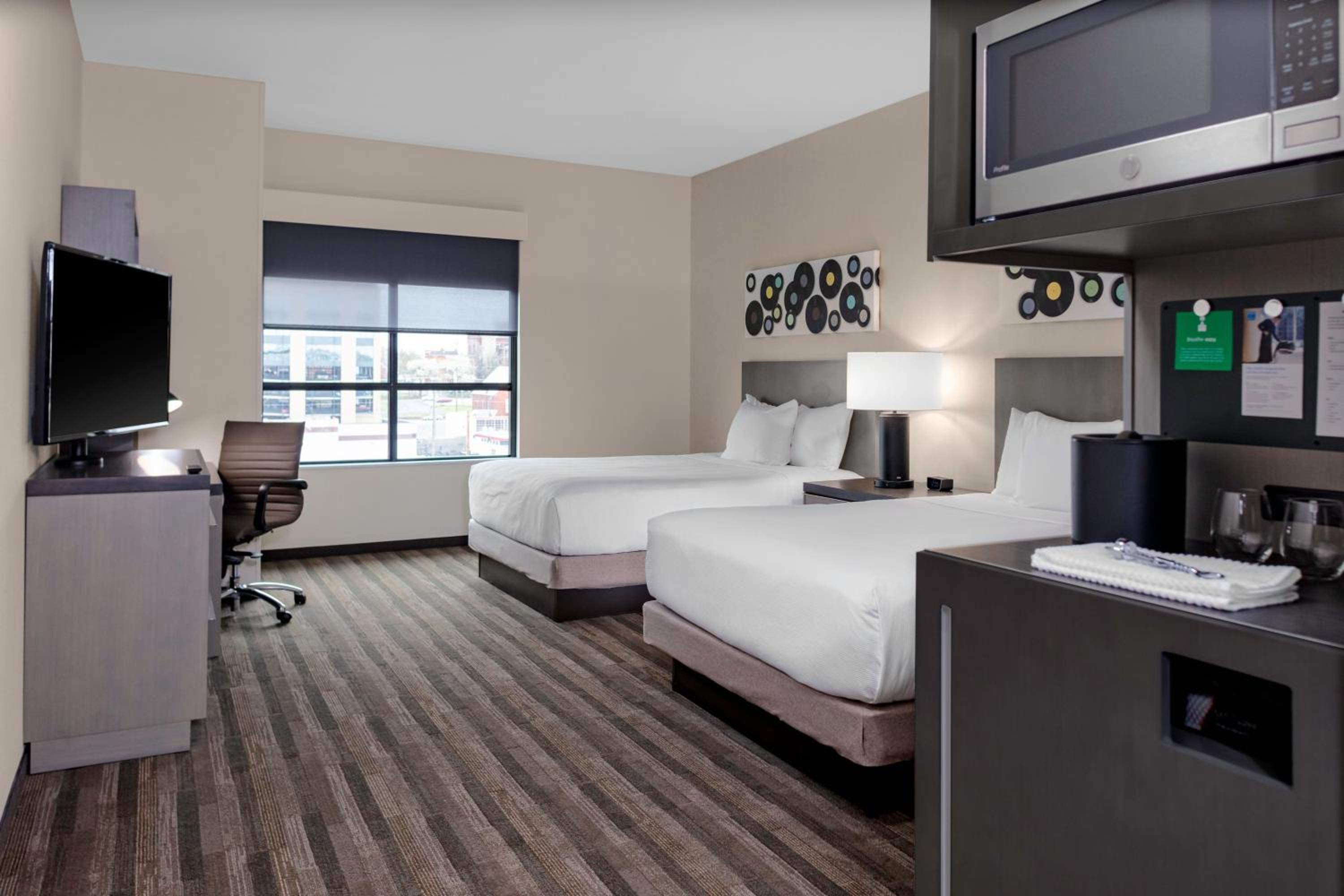 Den Queen Room with Two Queen Beds - Photo 1