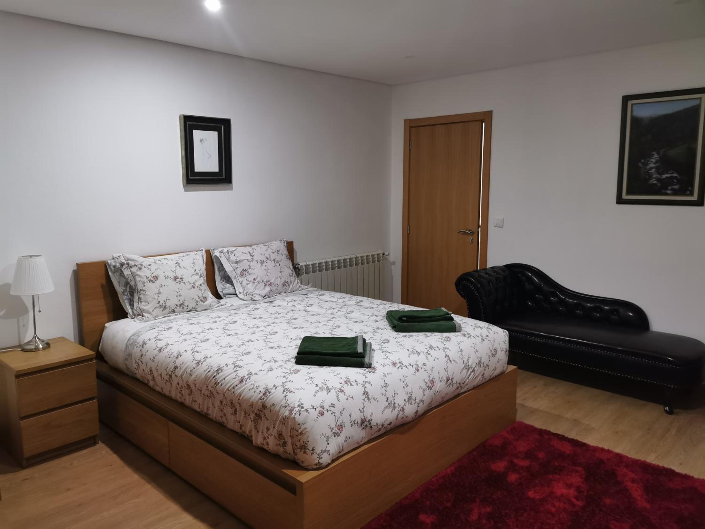 Queen Room with Balcony - Photo 11