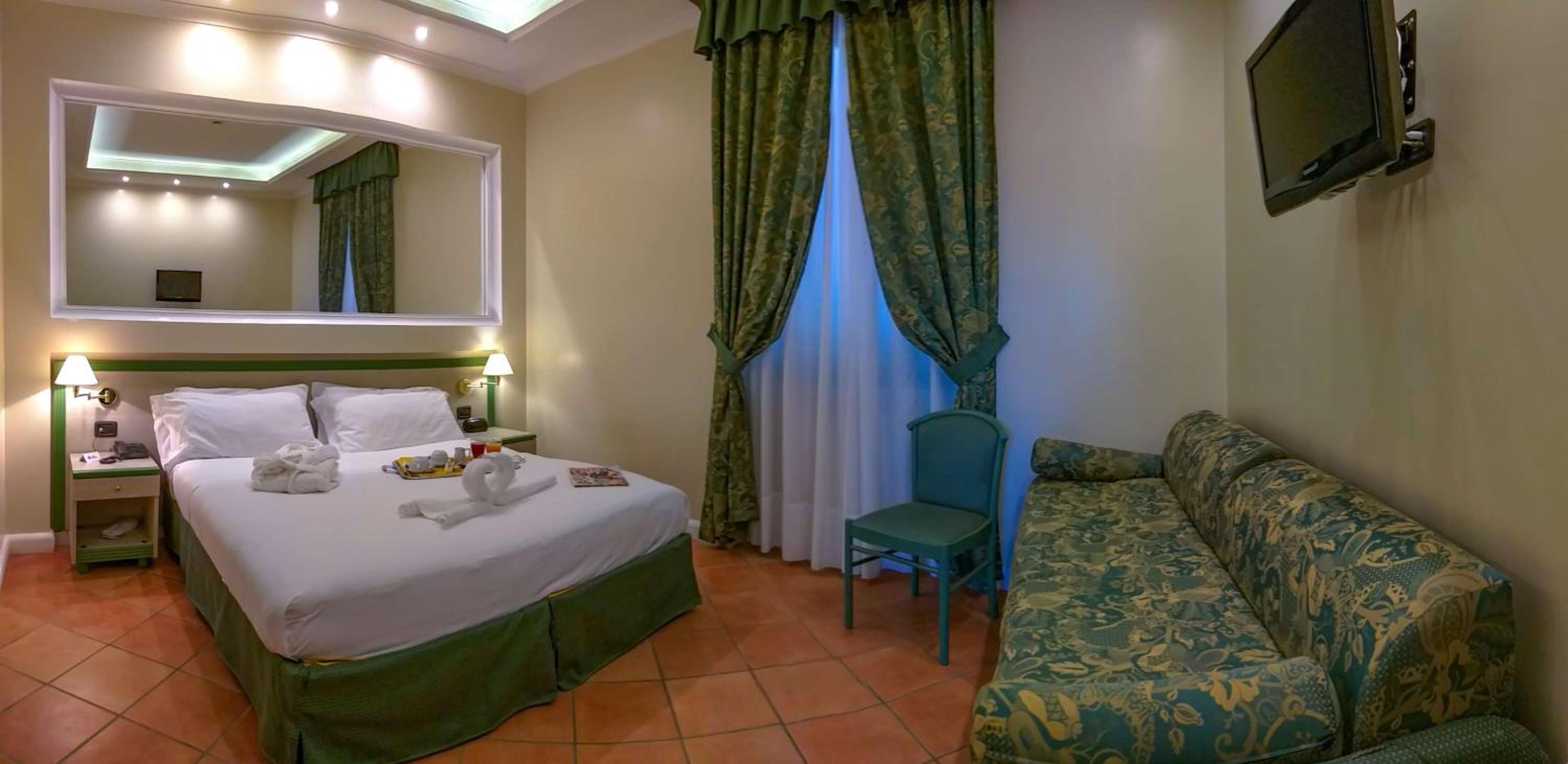 Classic King Room - Photo 6