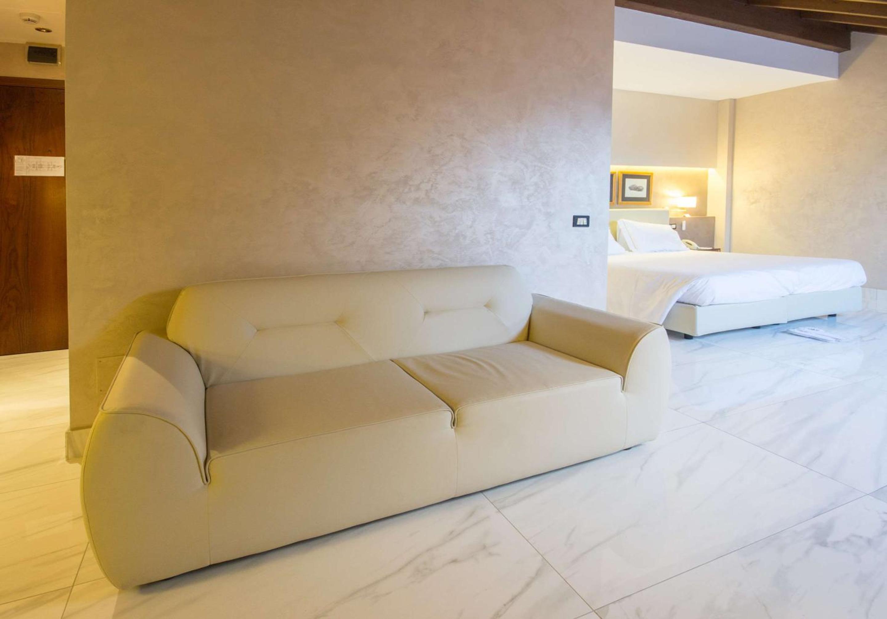 Junior Suite - Non-Smoking - Photo 19