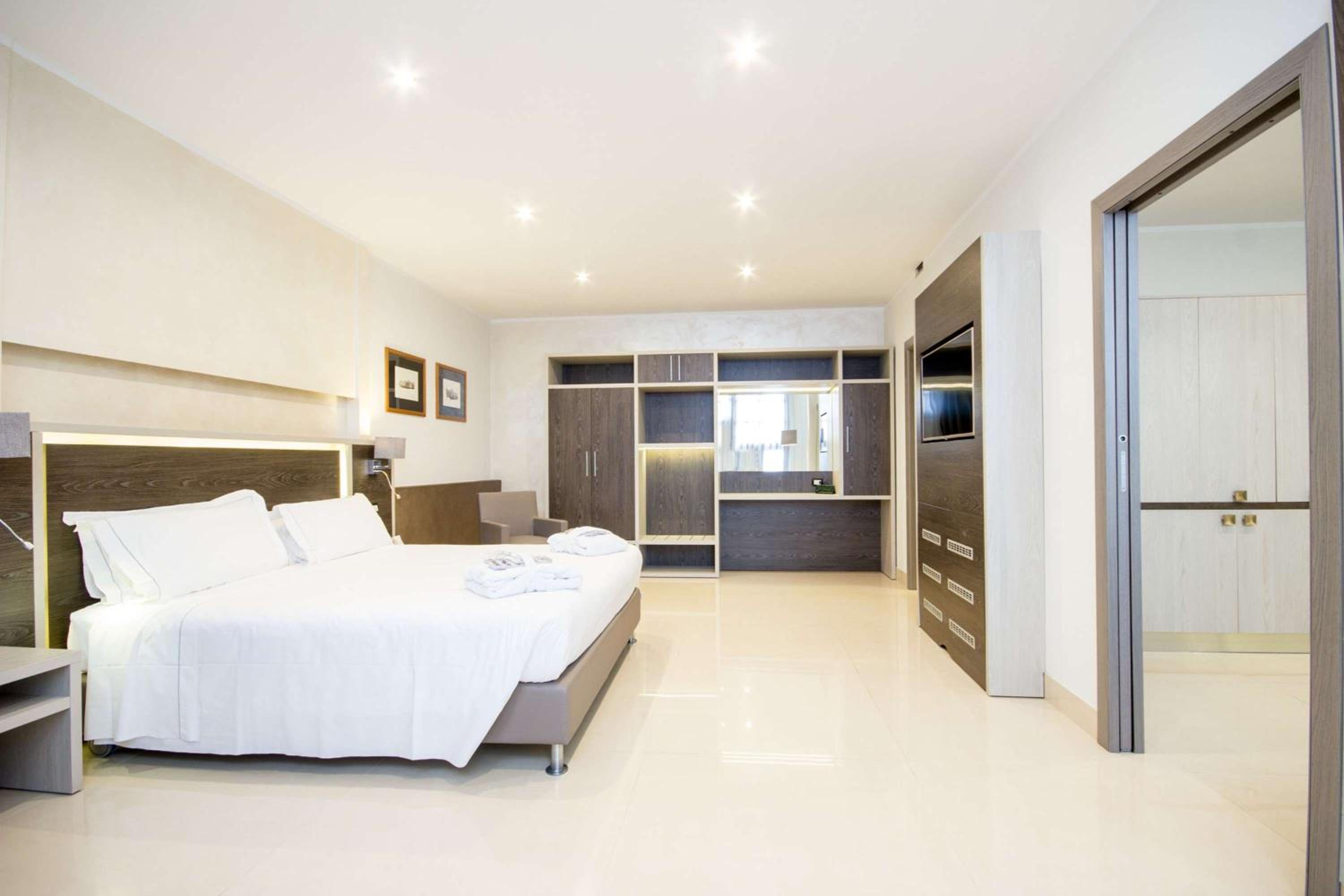 Suite with Sofa Bed - Photo 6