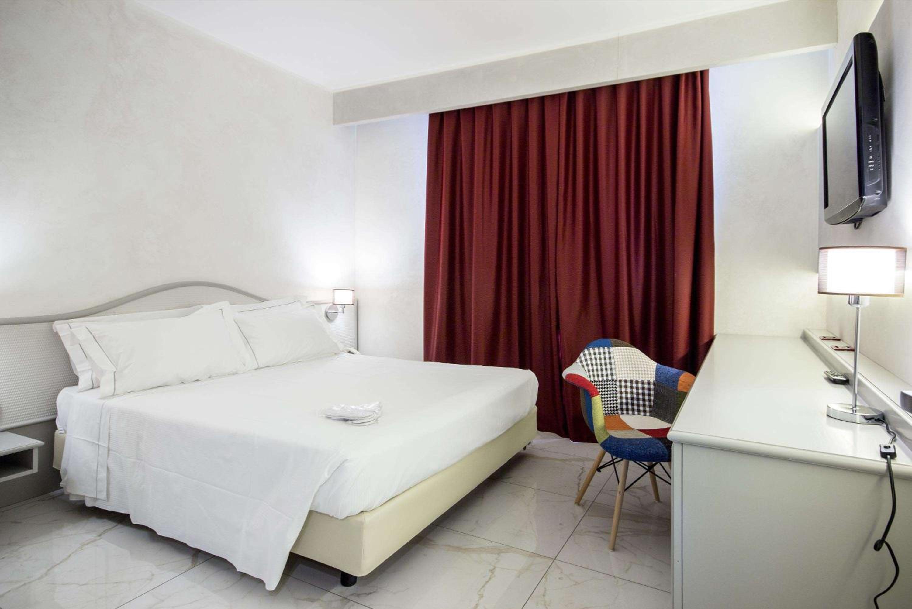 Queen Suite with Sofa Bed - Non-Smoking - Photo 15
