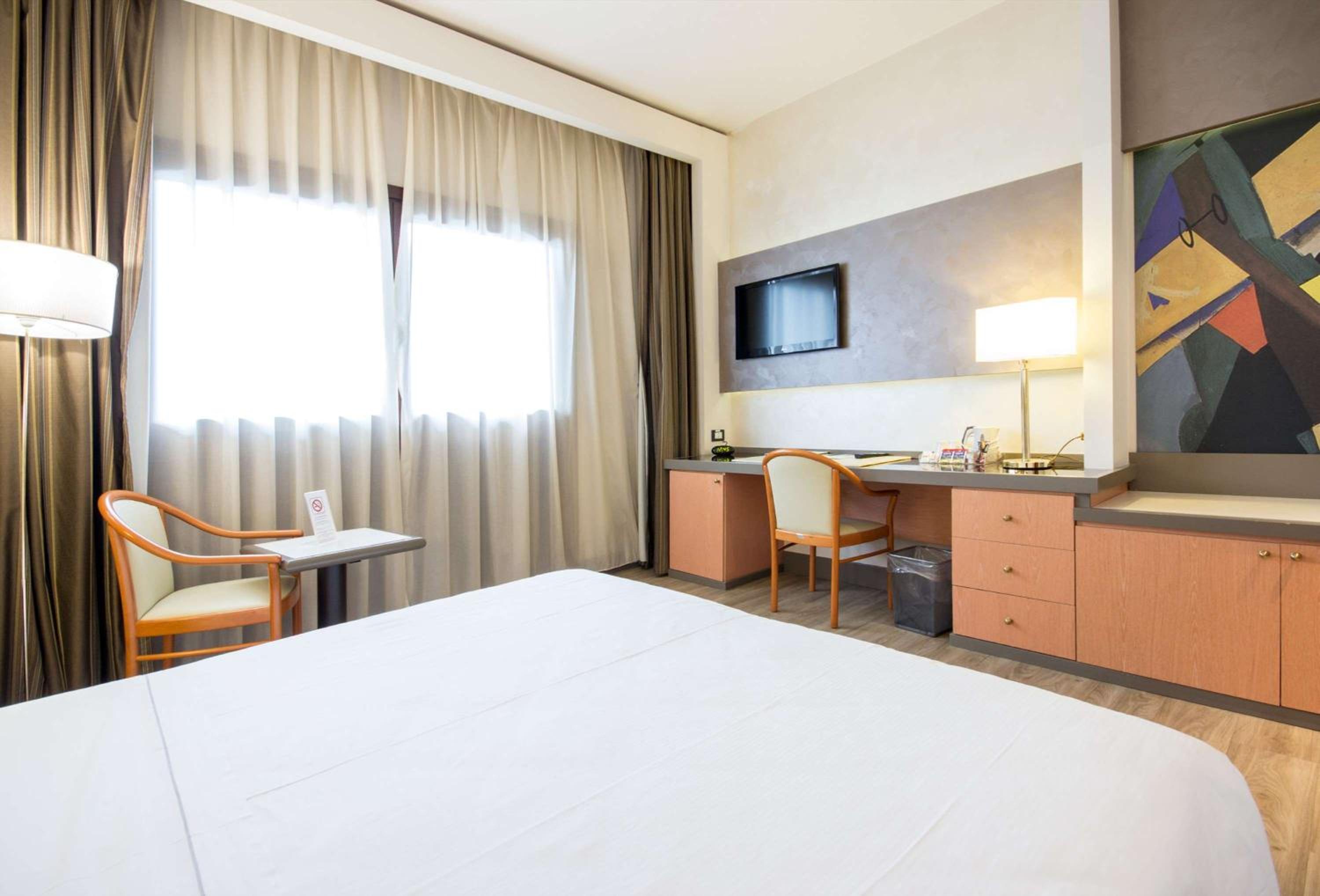 Economy Double Room - Photo 15
