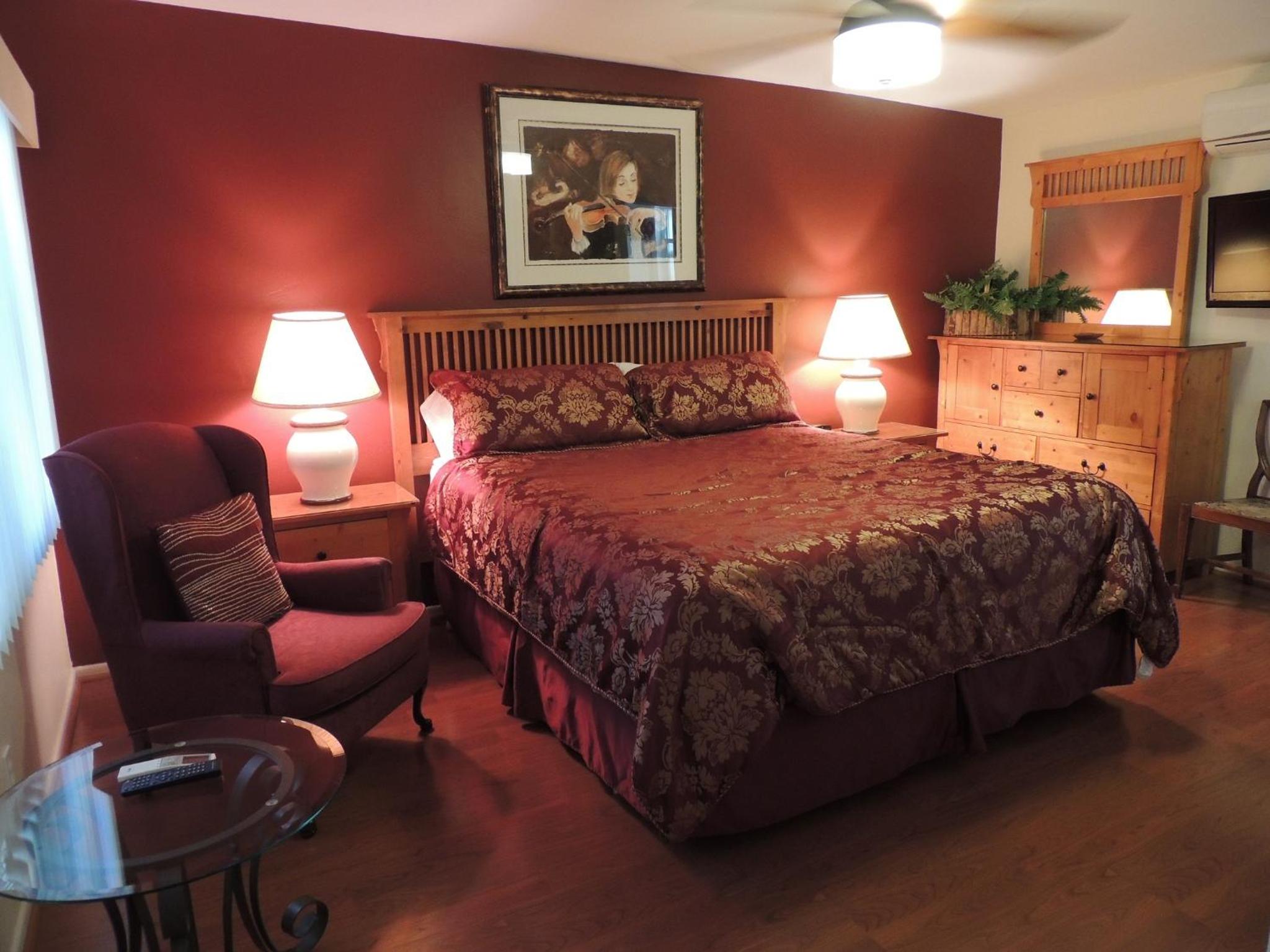 One-Bedroom King Suite photo 2
