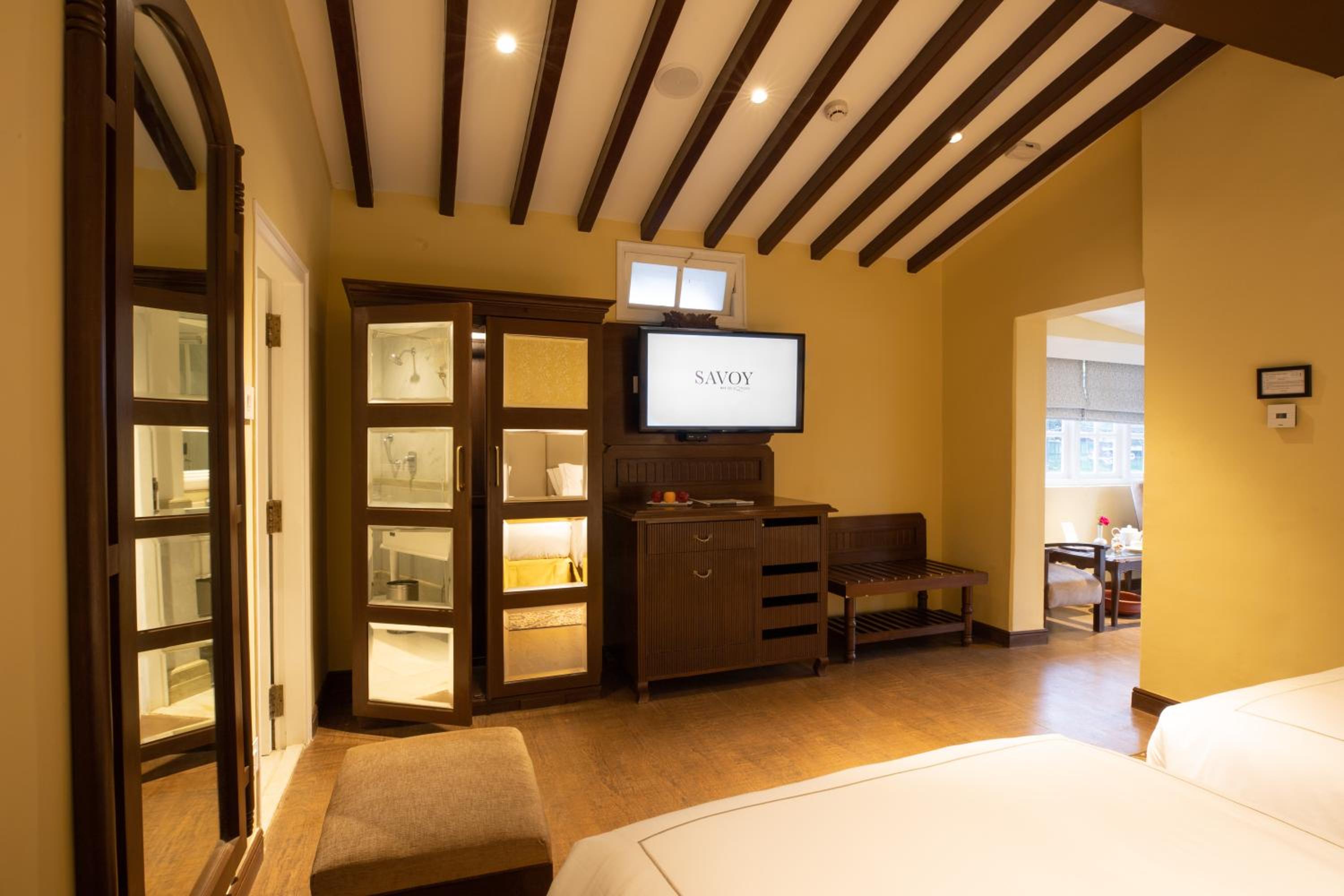Superior Room Queen Bed photo 2