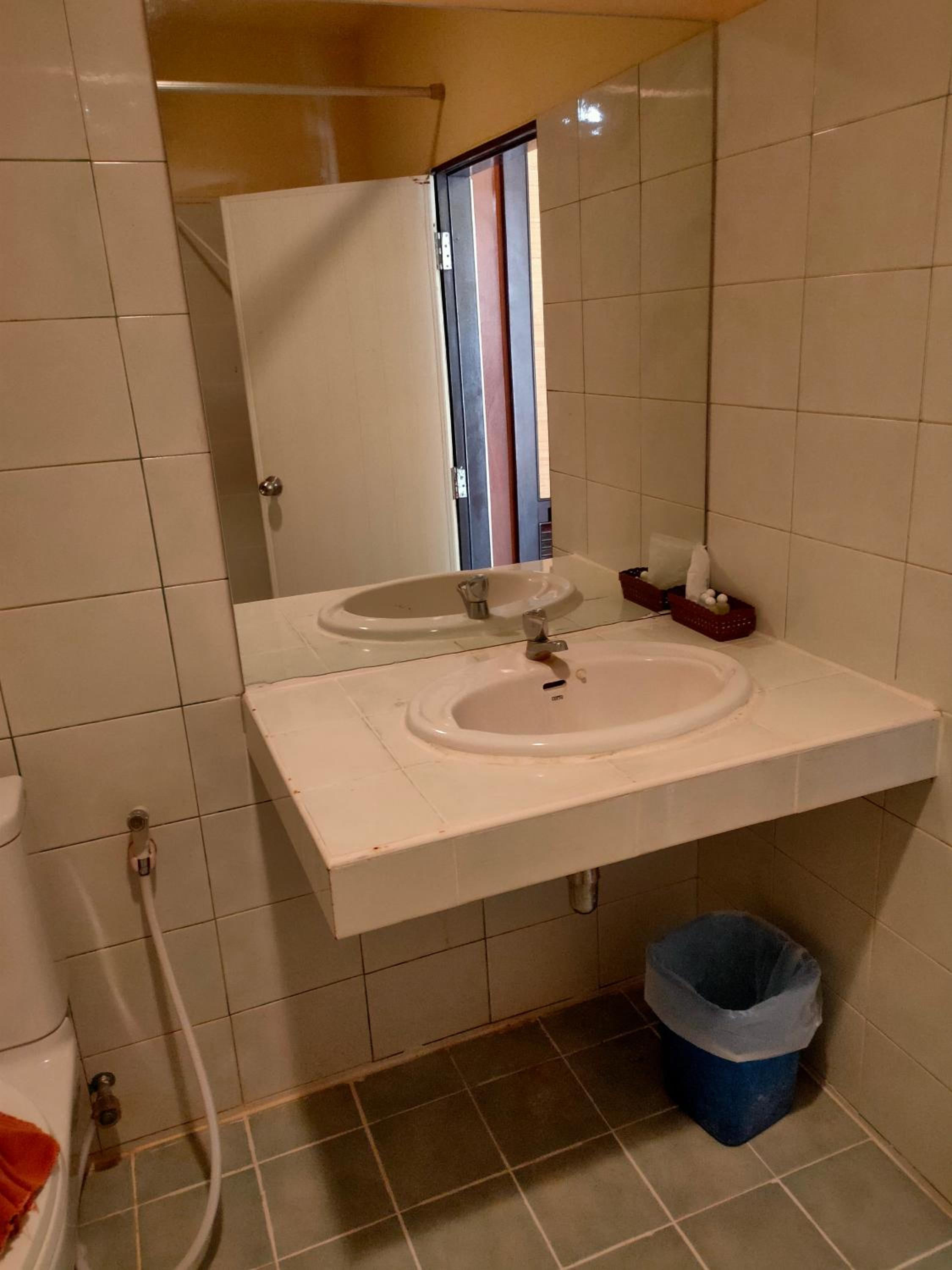 Standard Double Room - Photo 5