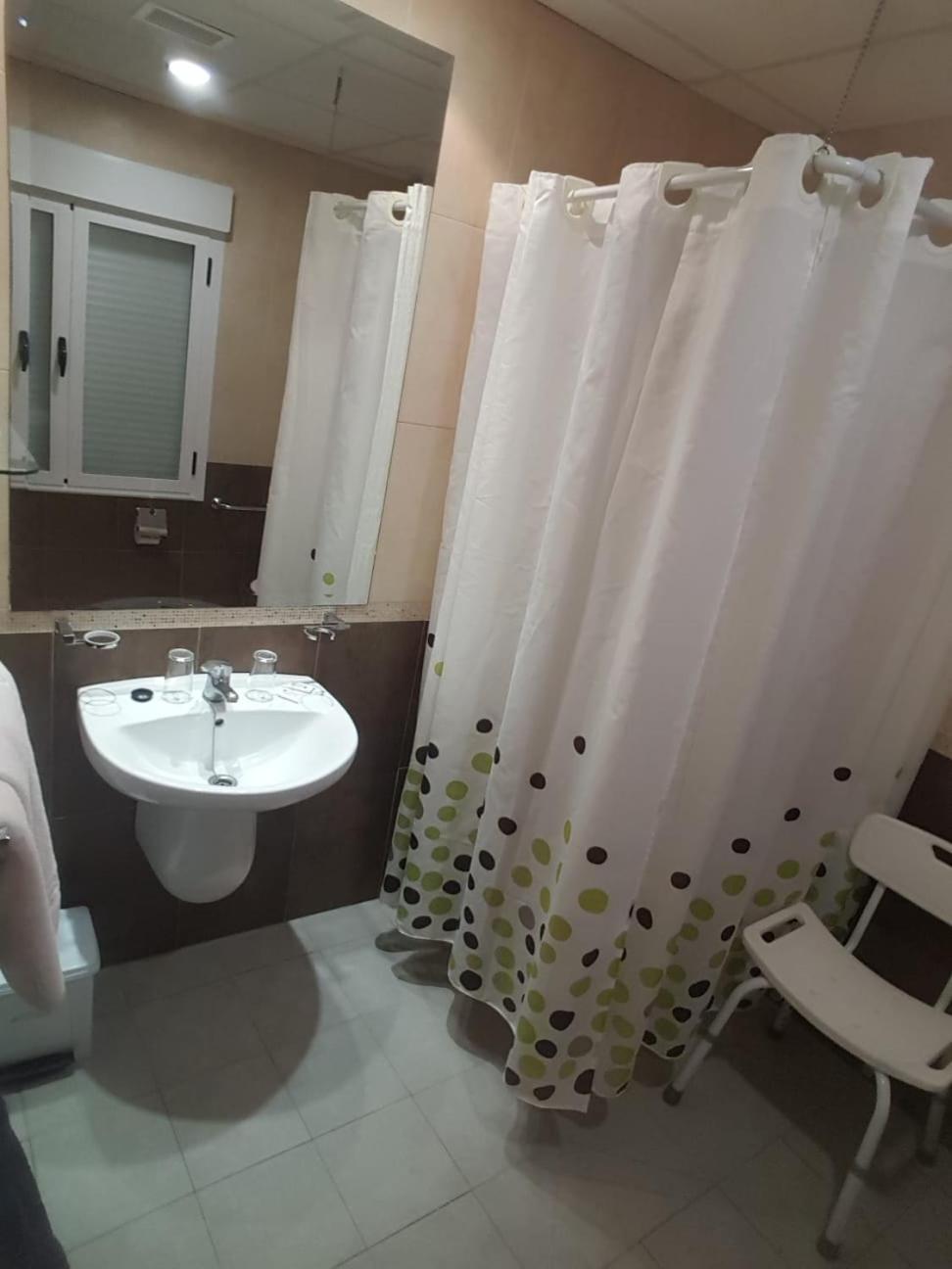 Double Room - Disability Access - Photo 3