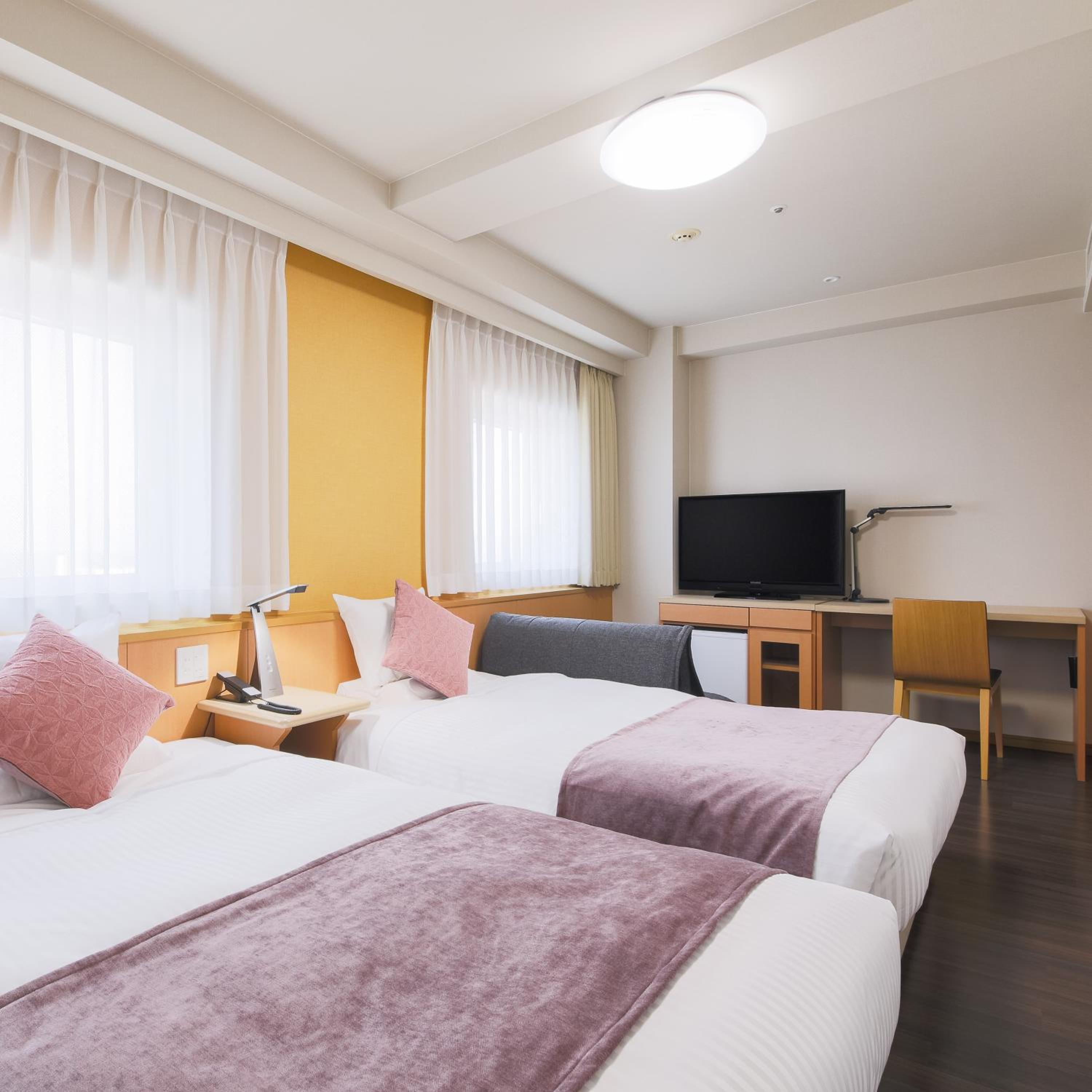 Superior Twin Room High Floor - Non-Smoking