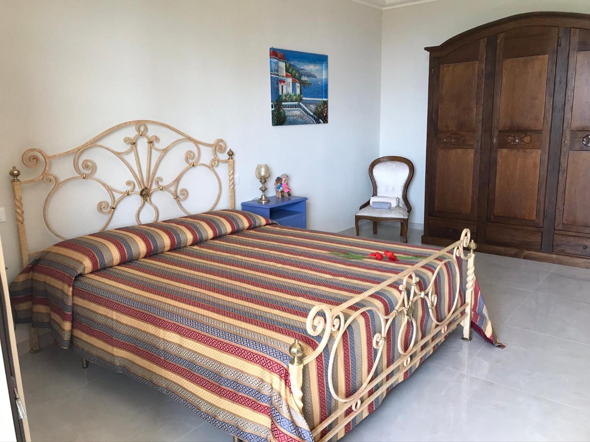 Deluxe Double Room with Bath - Photo 10