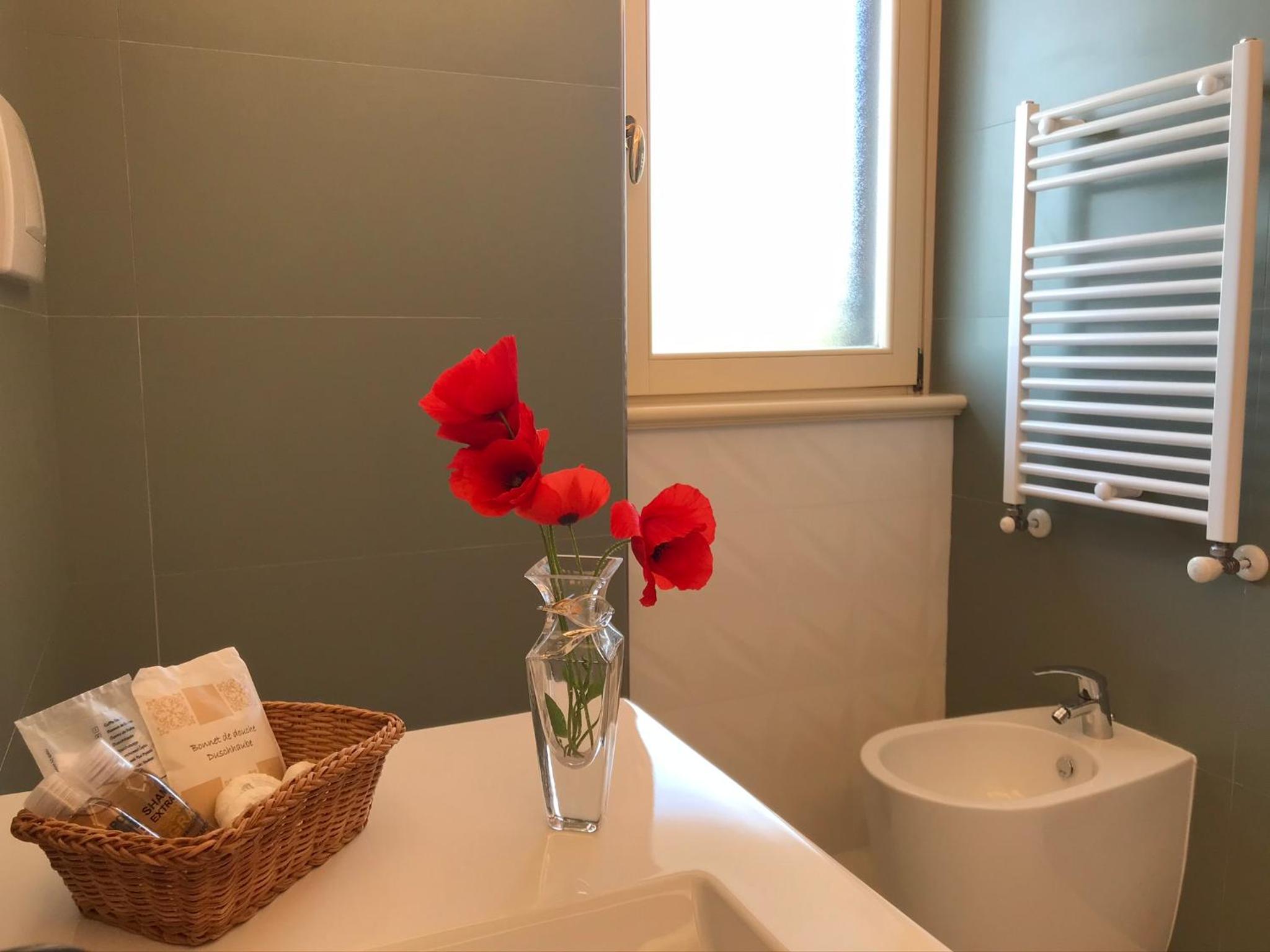 Deluxe Double Room with Bath - Photo 2