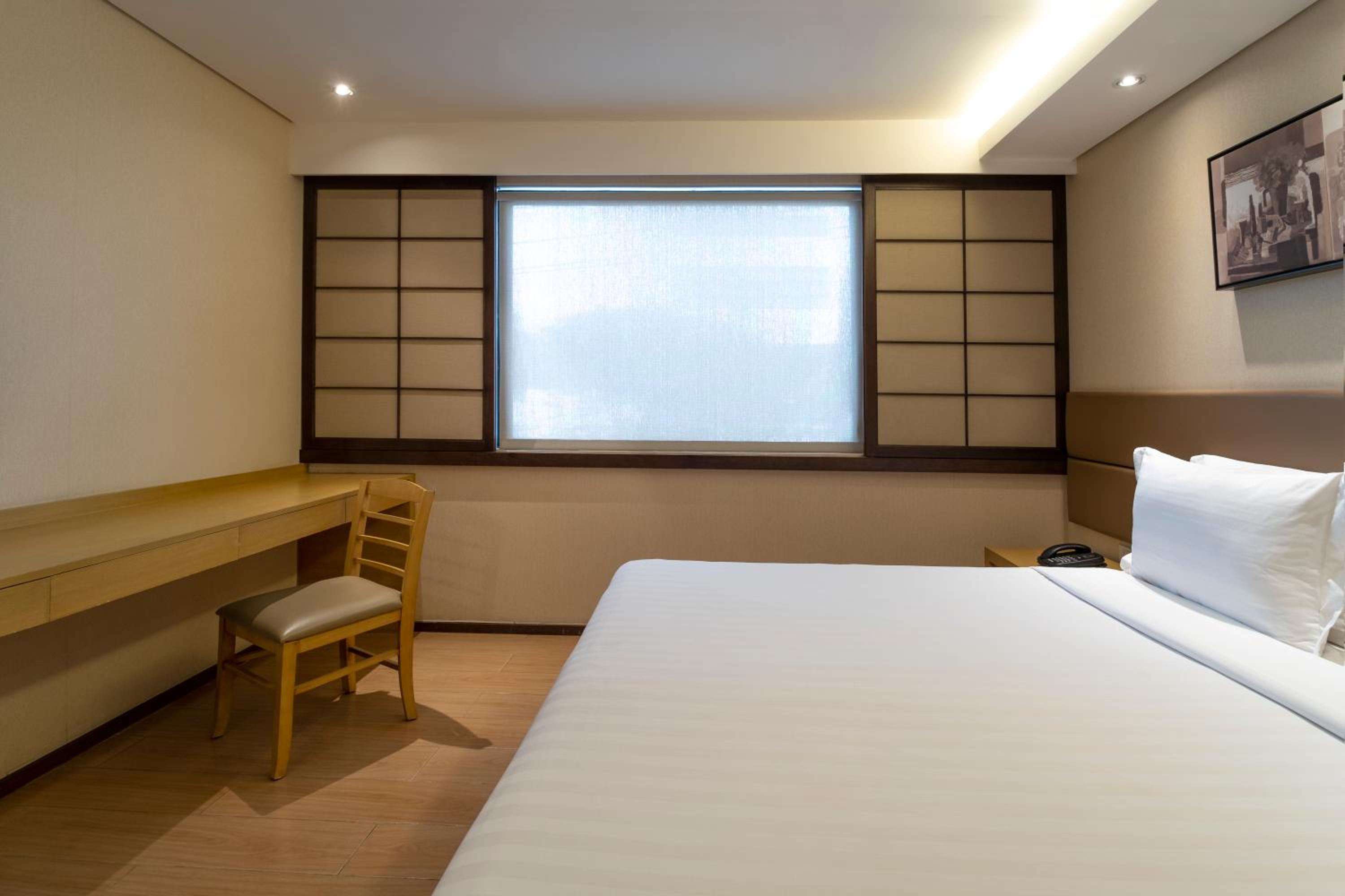 Business King Room - Photo 3