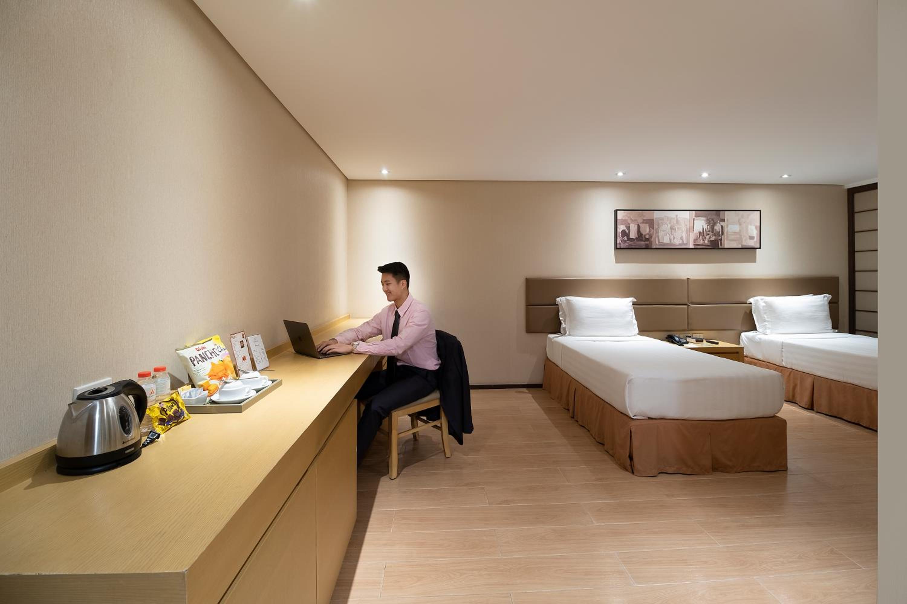 Business Twin Room - Photo 8